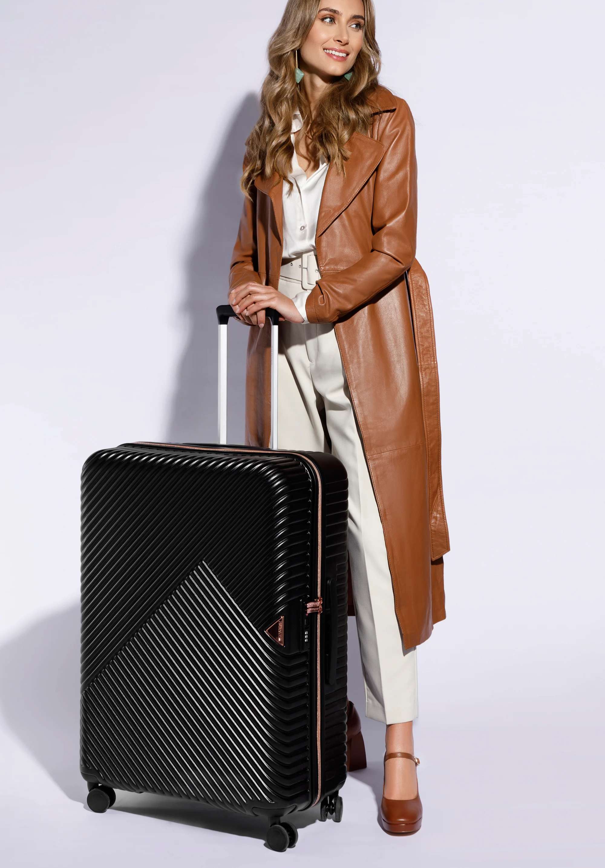 Walizka kabinowa z polikarbonu w paseczki