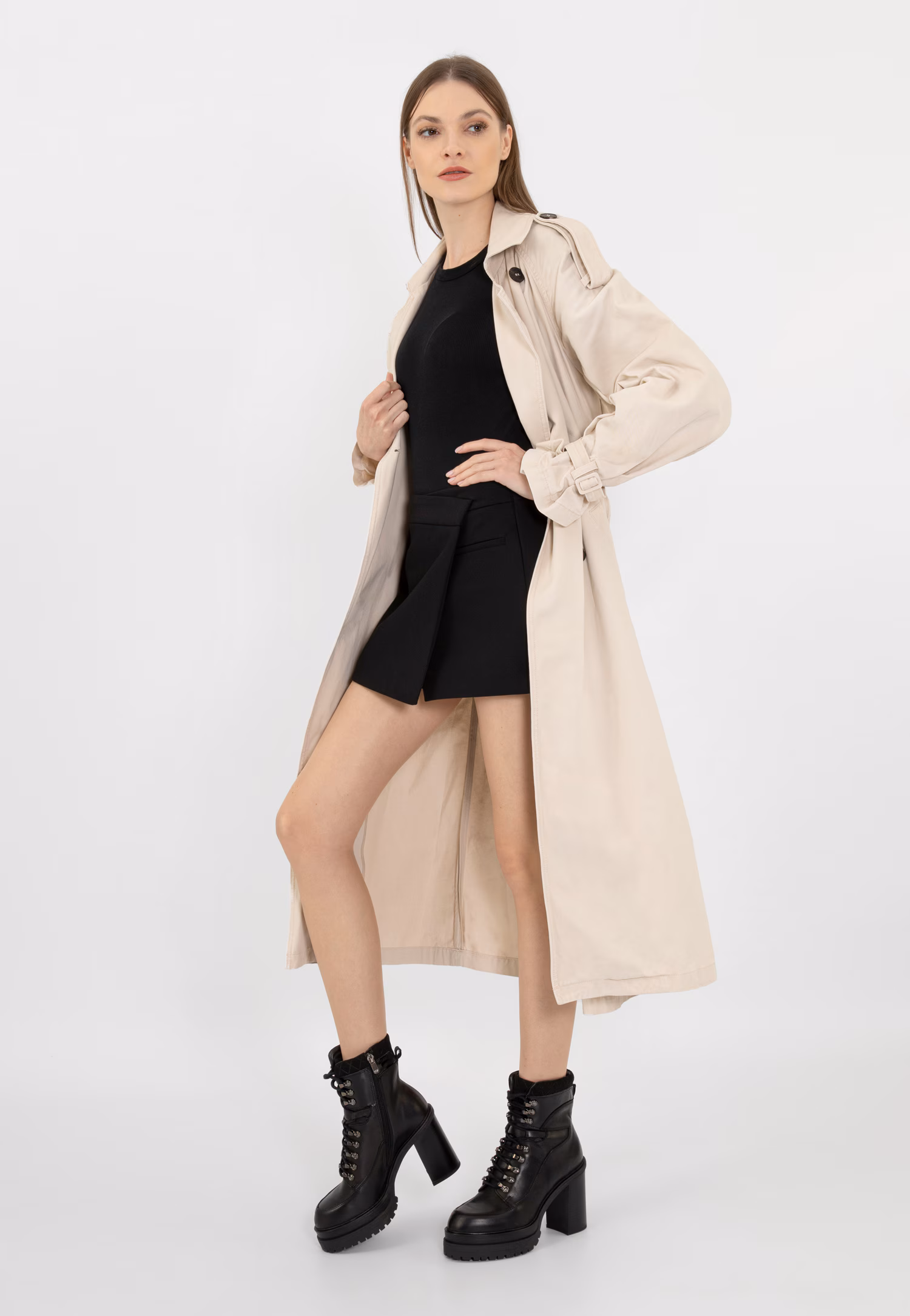 Czarne bikery z łączonych skór na obcasie