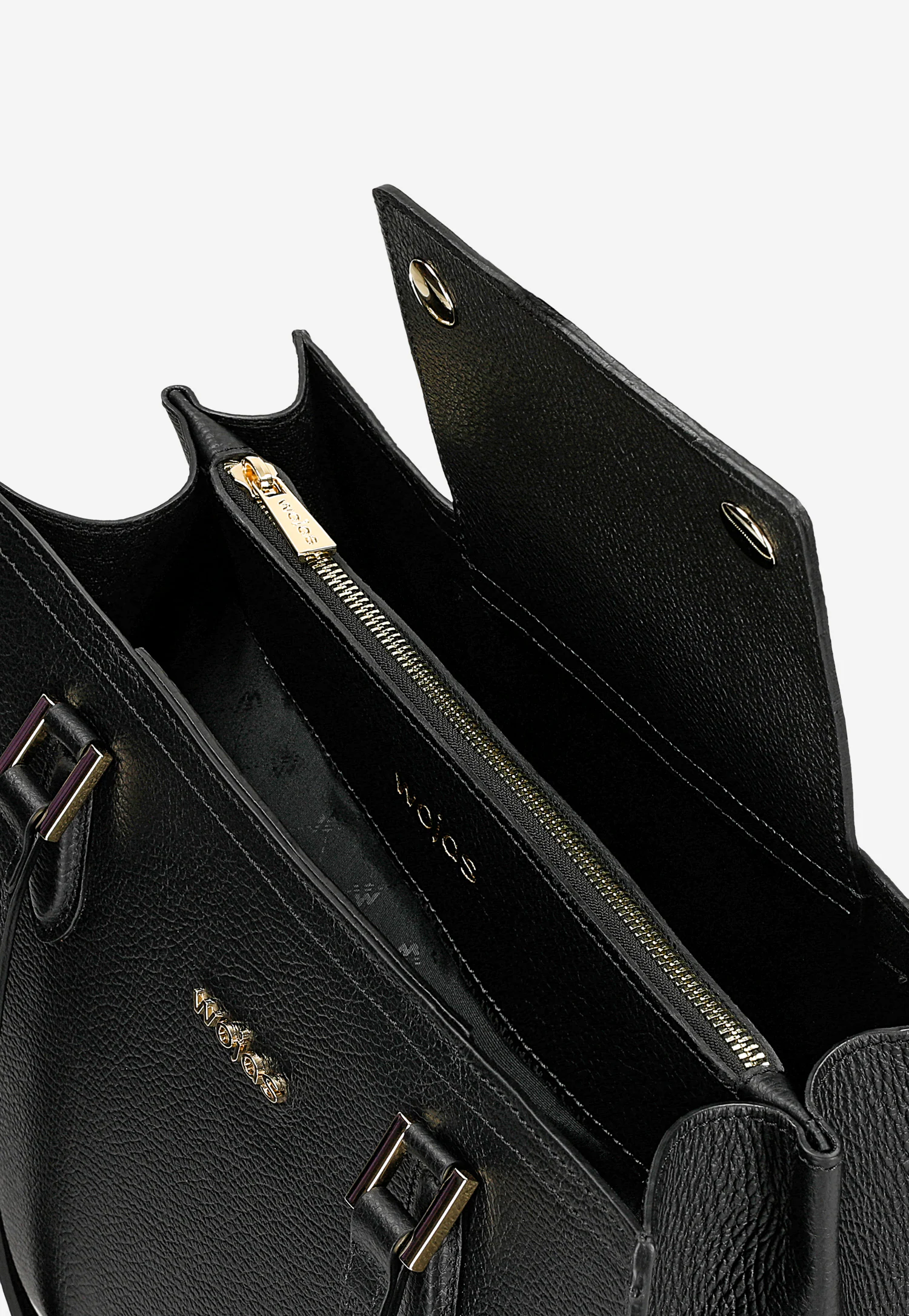 Czarny skórzany kuferek ze złotymi elementami