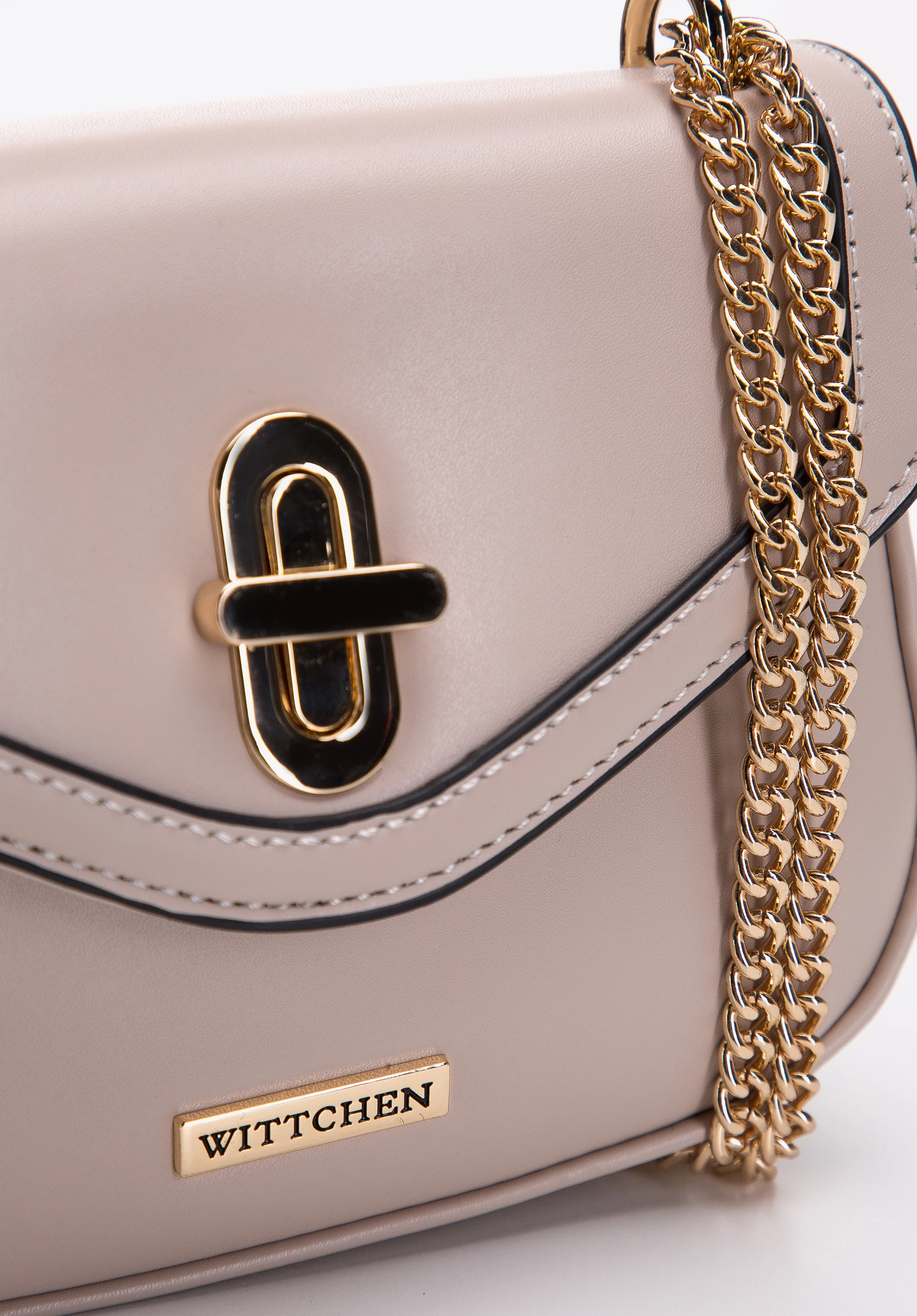 Damska listonoszka z obszytą klapą na łańcuszku mała