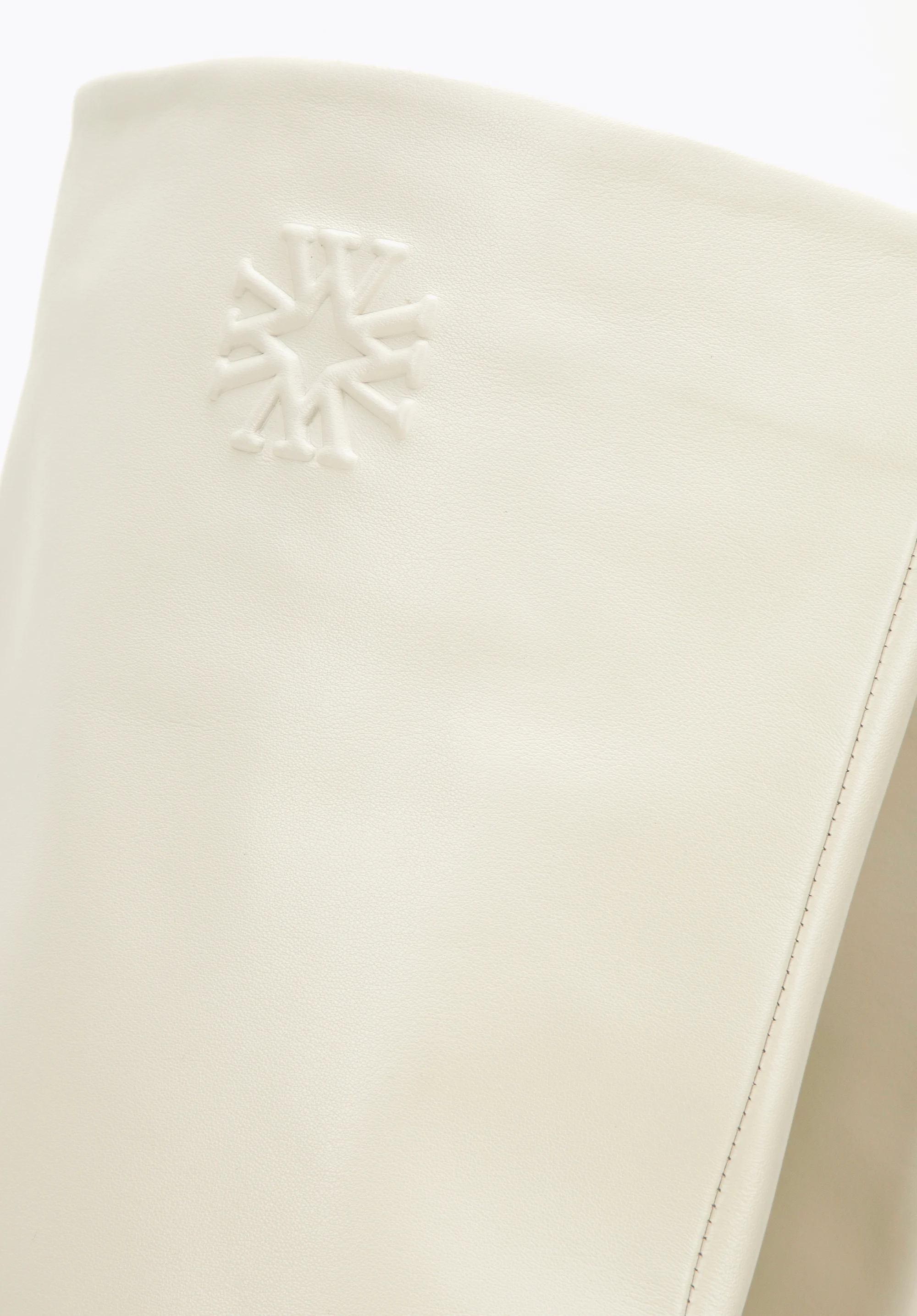 Damskie kozaki skórzane z monogramem