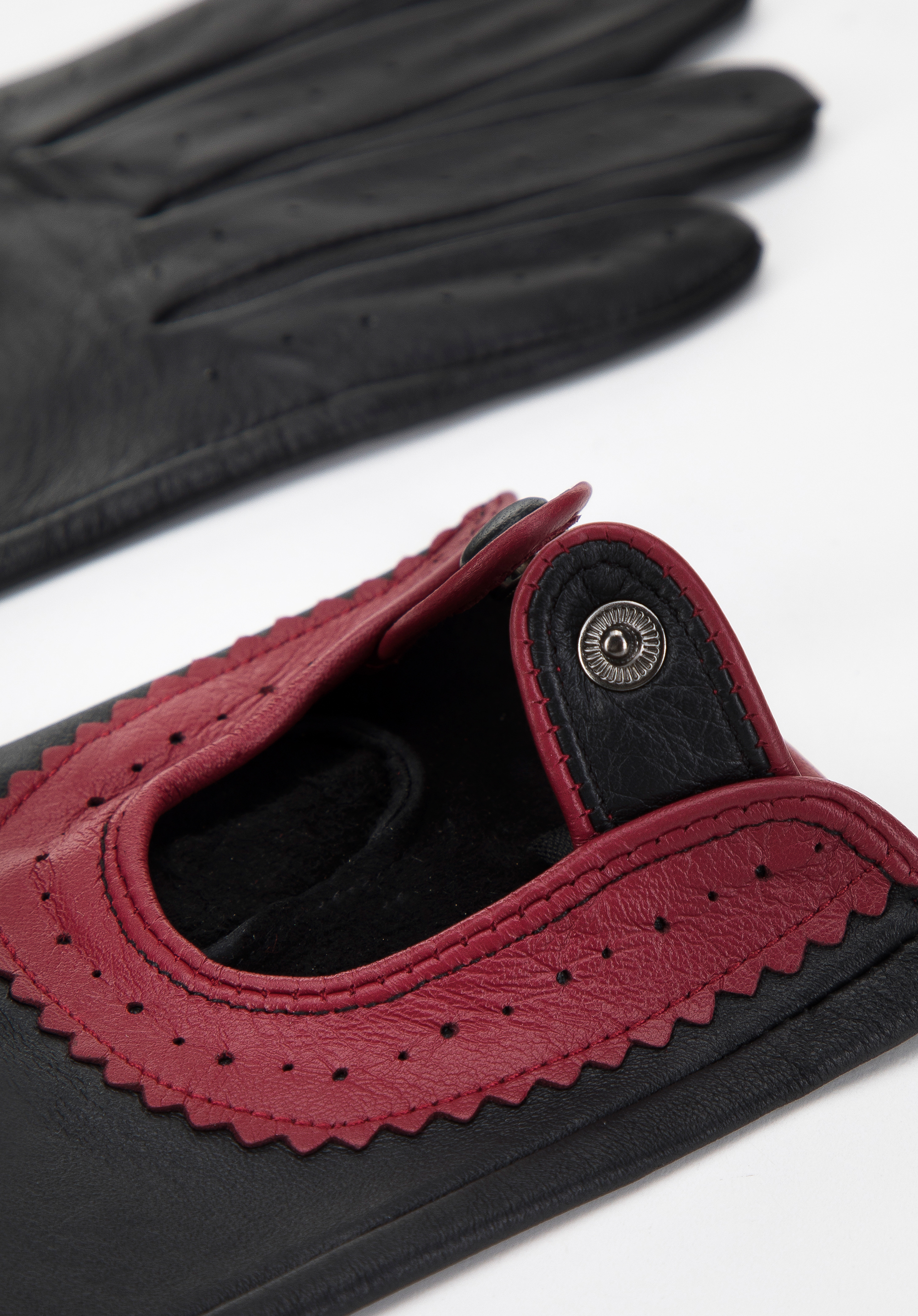 Damskie rękawiczki skórzane samochodowe z ozdobnym obszyciem