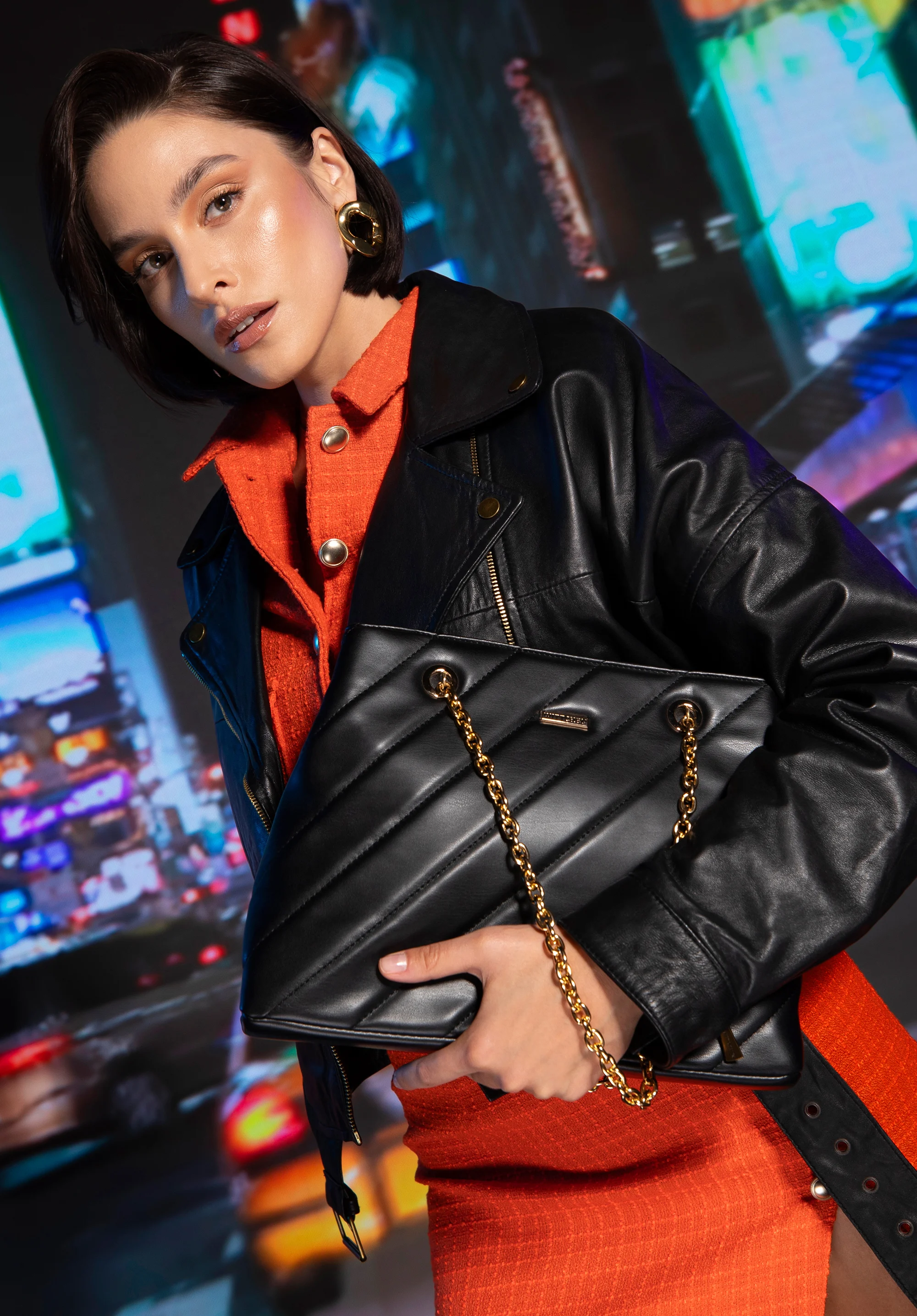 Torebka shopperka z ukośnym pikowaniem na łańcuszku