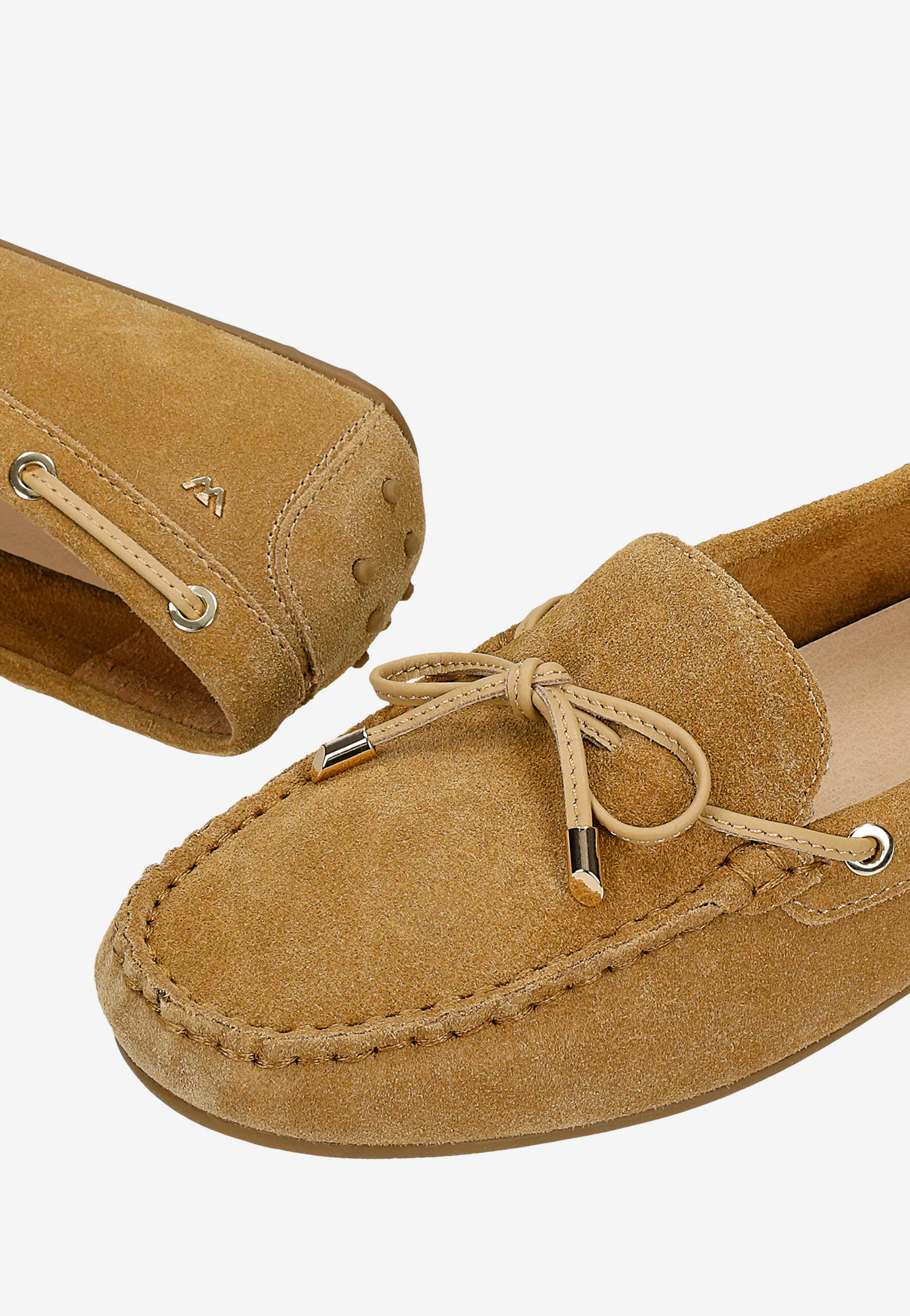 Beżowe mokasyny damskie z dwoiny