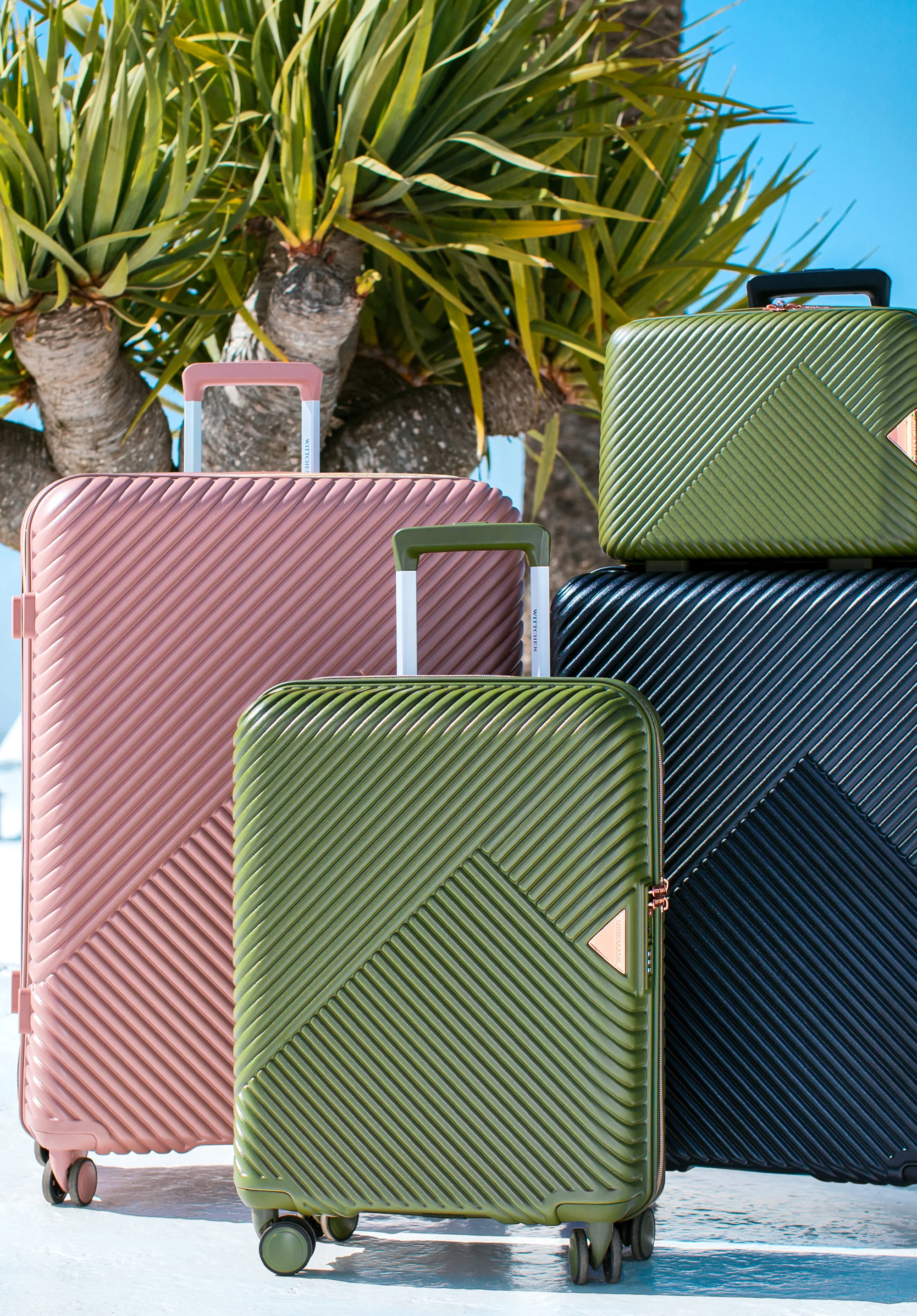 Walizka kabinowa z polikarbonu w paseczki