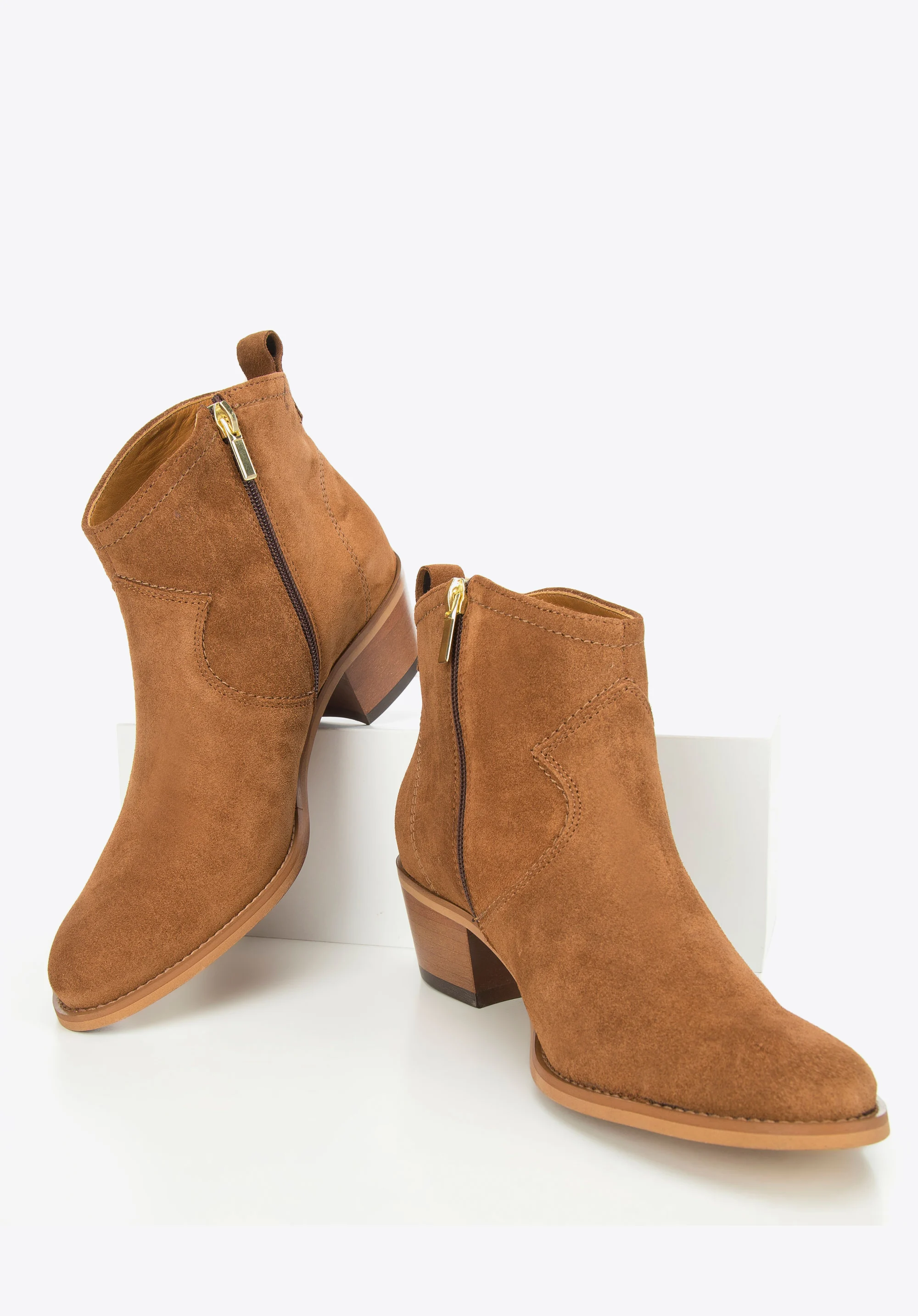 Kowbojki ze skóry krótkie