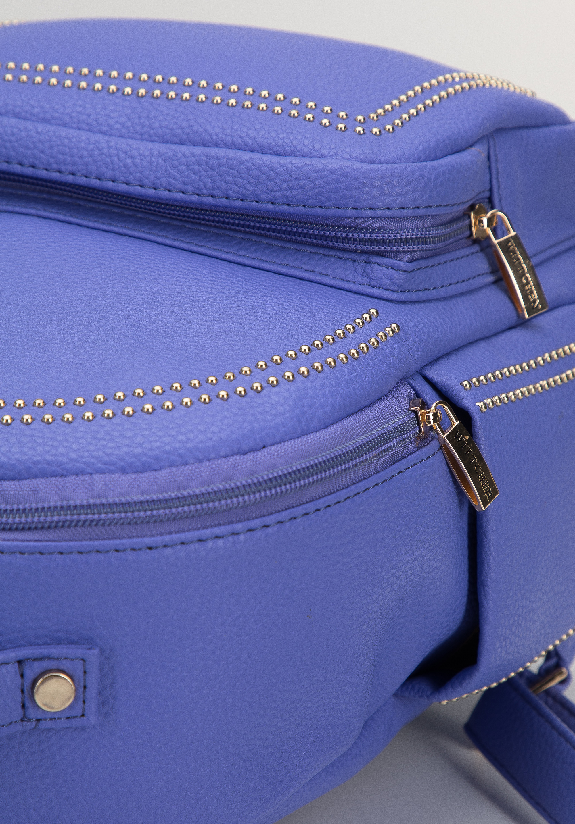 Damski plecak z ozdobnymi nitami