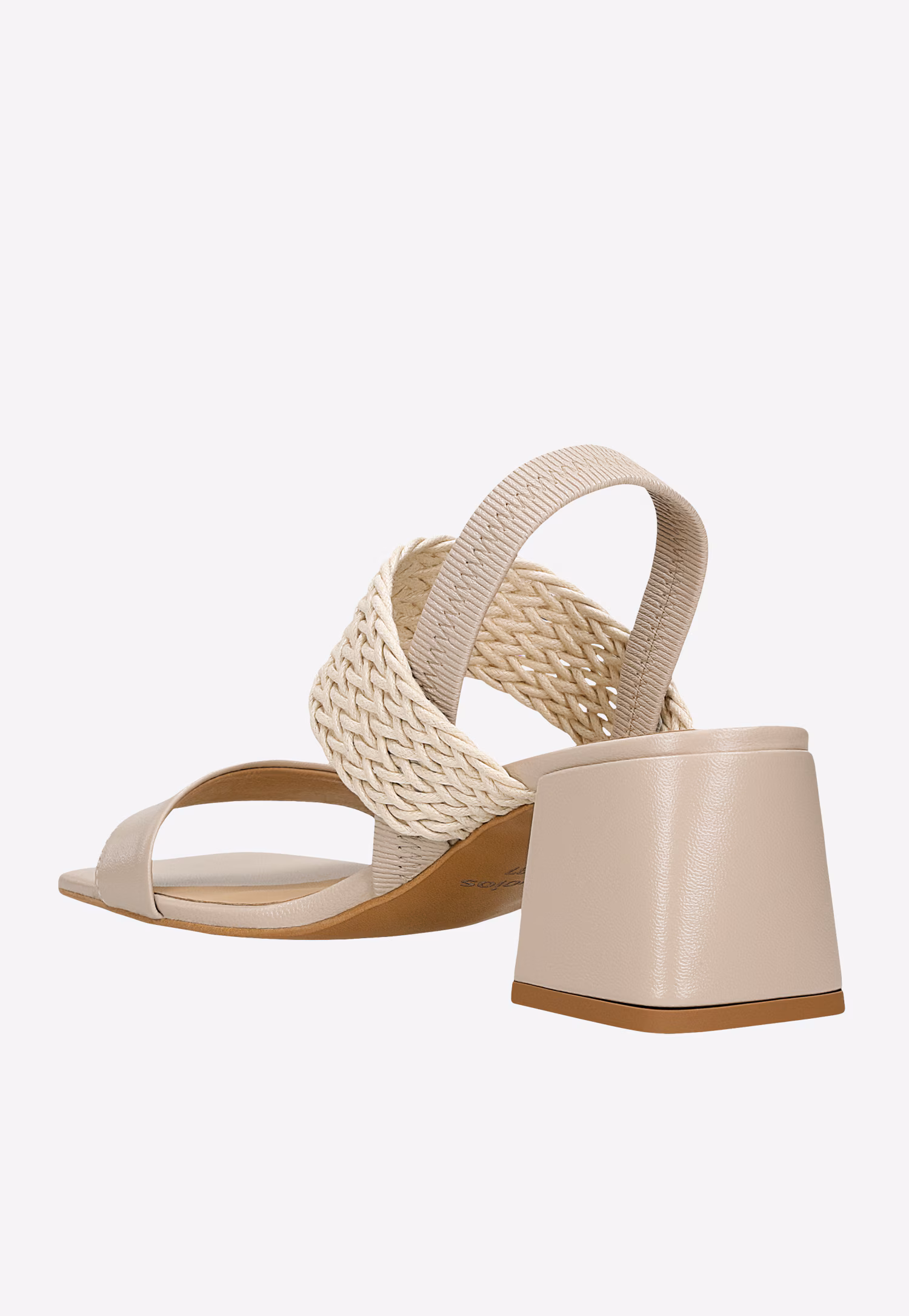 Beżowe sandały na słupku z plecionym paskiem