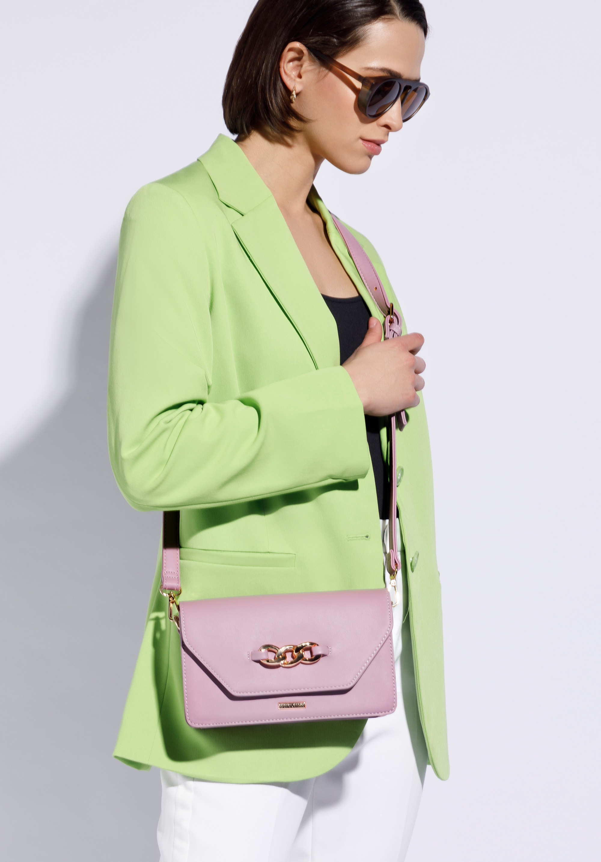 Damska listonoszka z łańcuchem na klapie