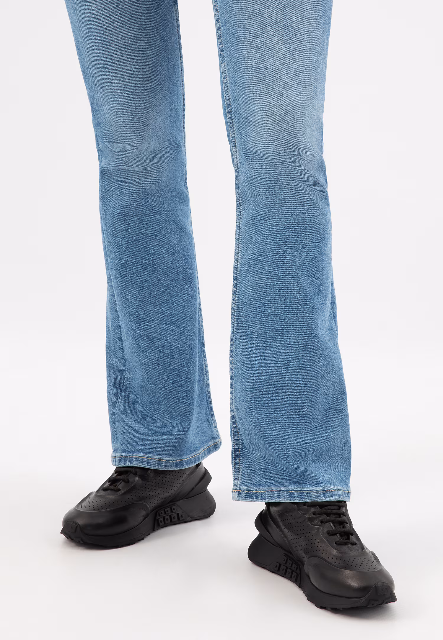 Czarne awangardowe sneakersy damskie