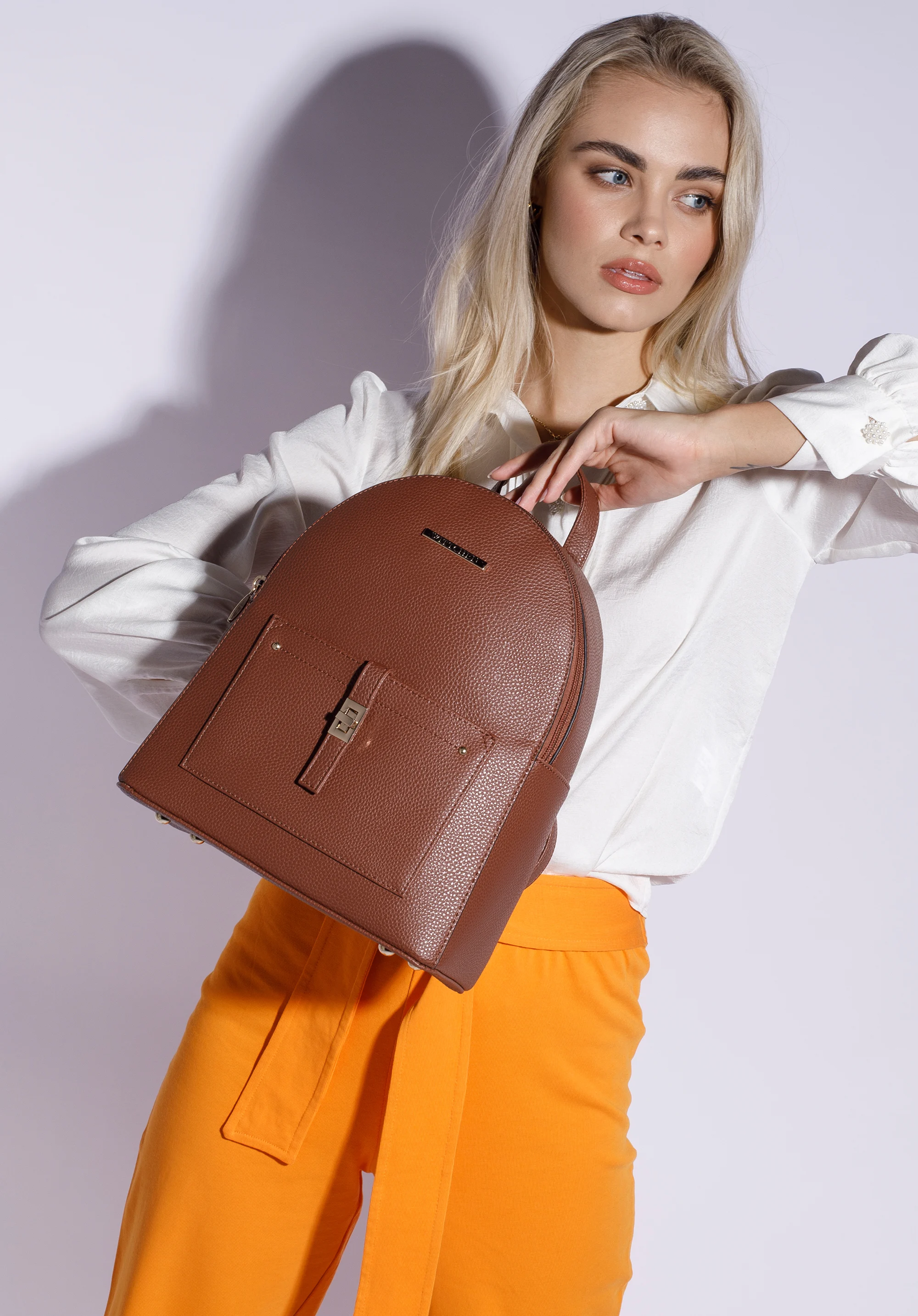 Damski plecak z kieszenią z przodu