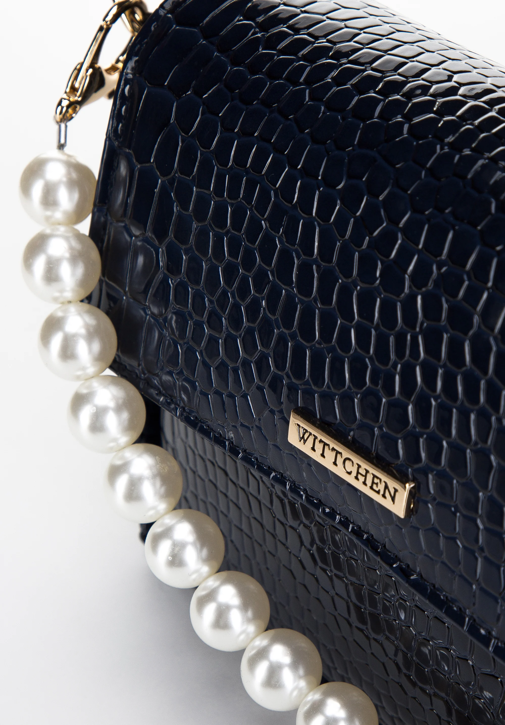 Damska minitorebka z rączką z koralików