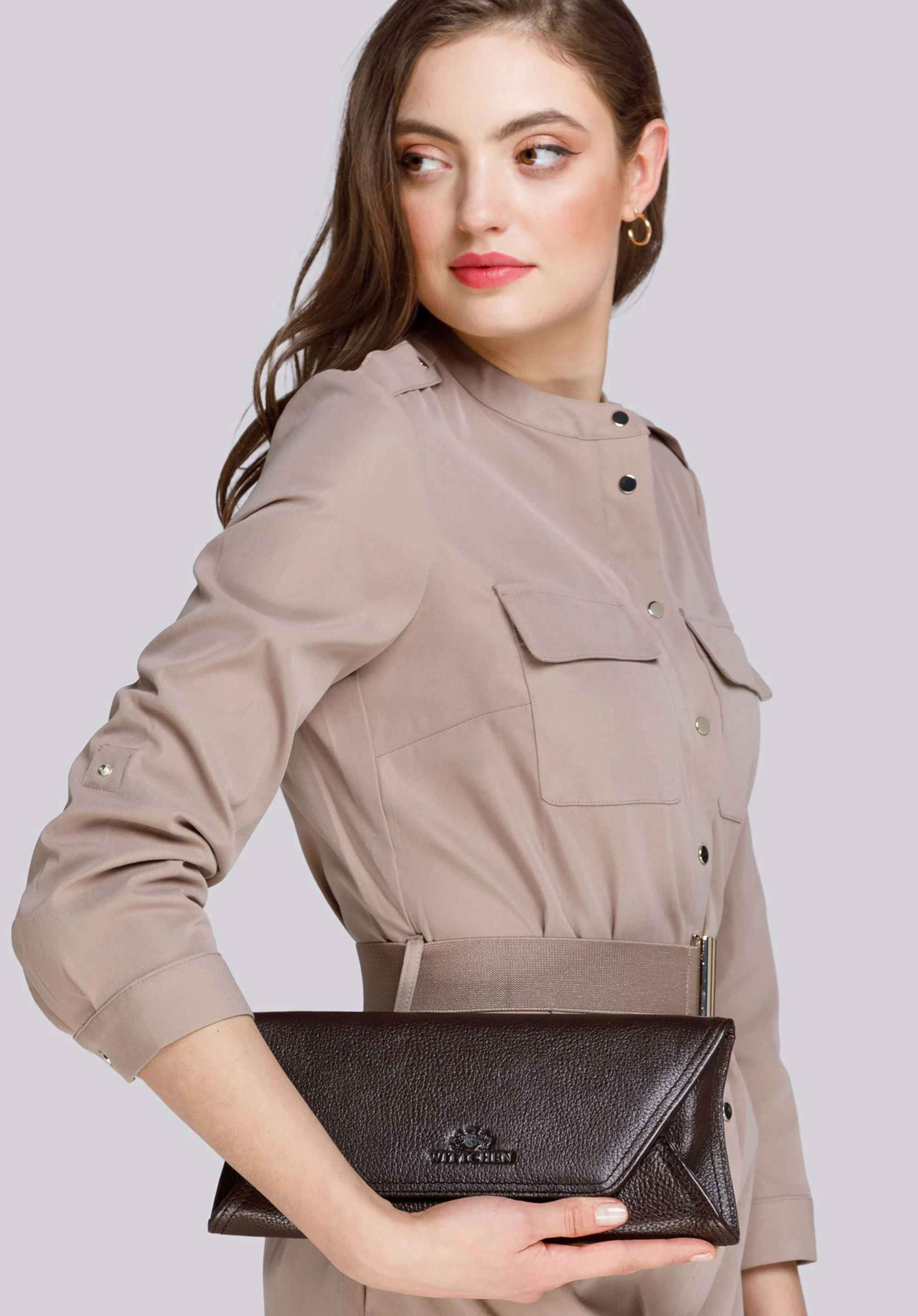 Kopertówka skórzana z zapięciem na zakładkę