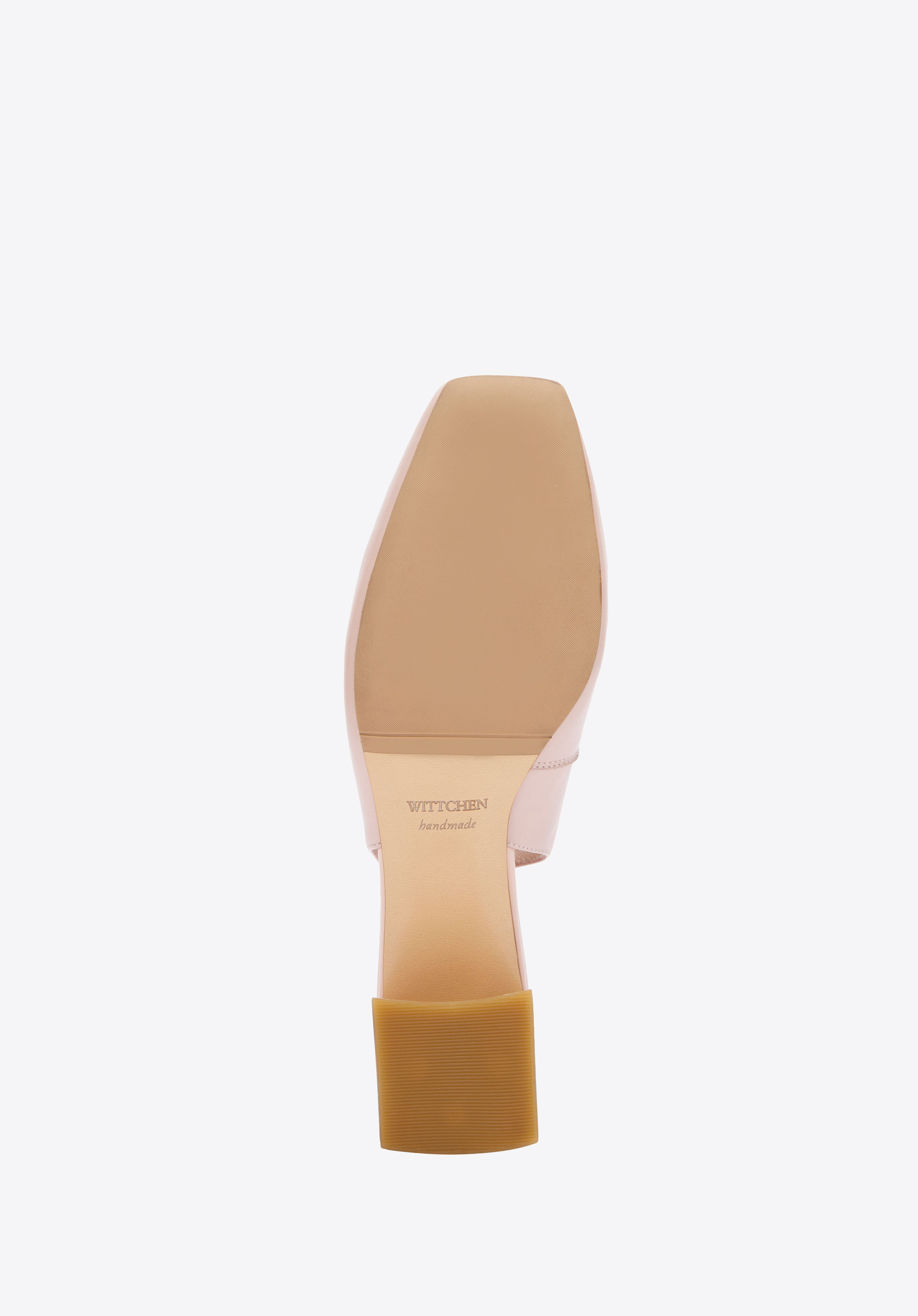 Czółenka skórzane na słupku z klamrą