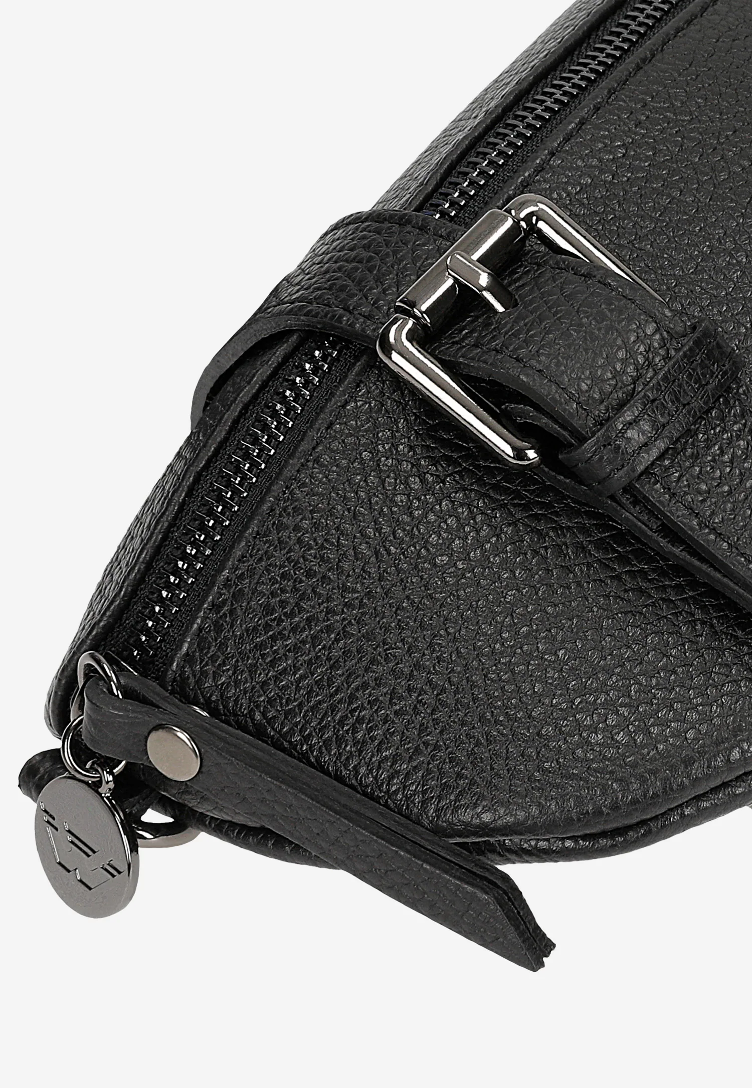 Czarna skórzana torebka nerka