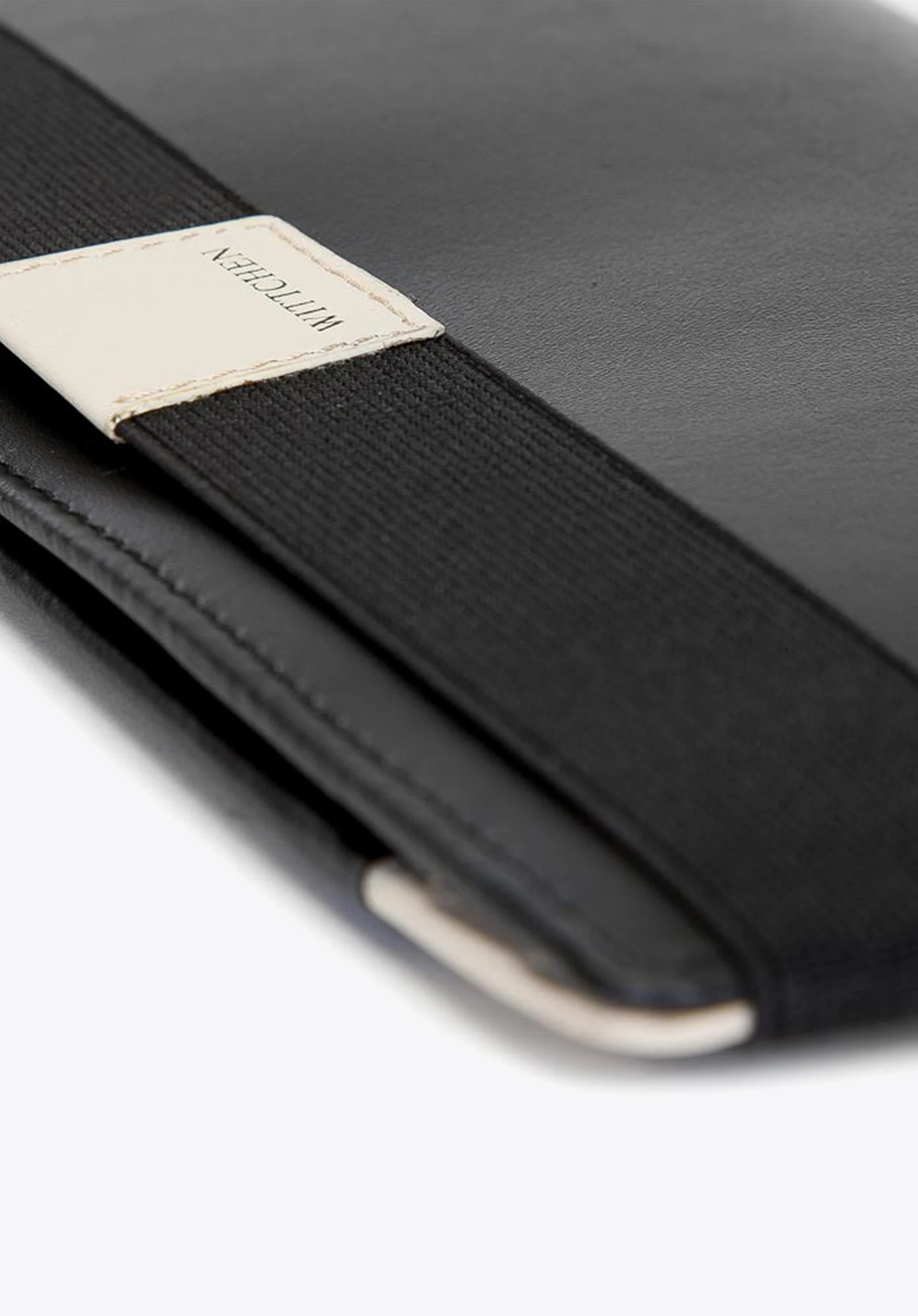 Etui na dokumenty skórzane z naszywką z logo