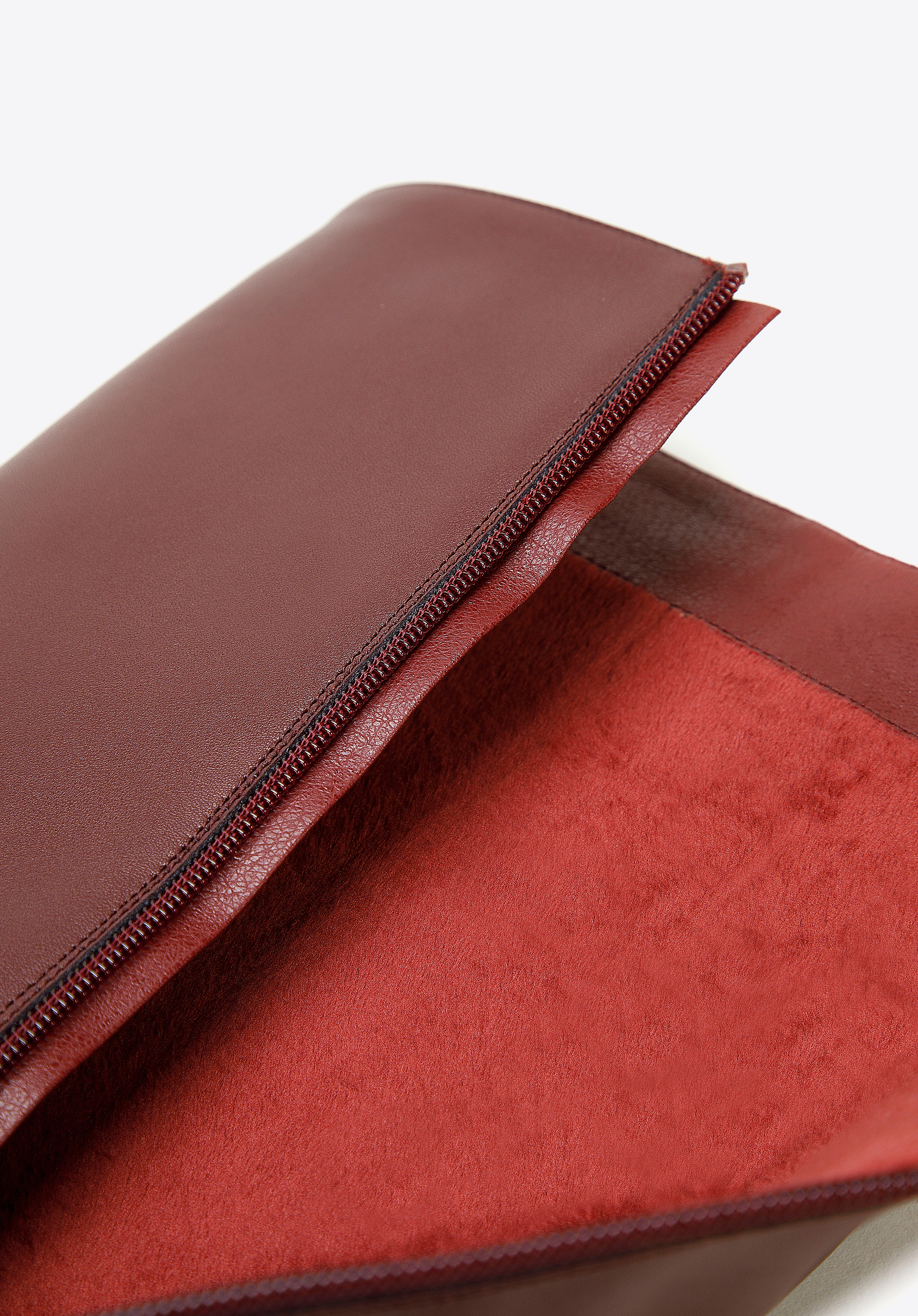 Damskie kozaki skórzane na grubej podeszwie z suwakiem