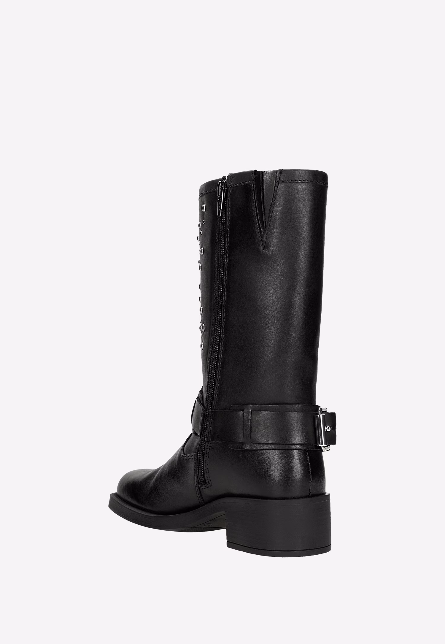 Czarne skórzane botki typu bikery z nitami na cholewce