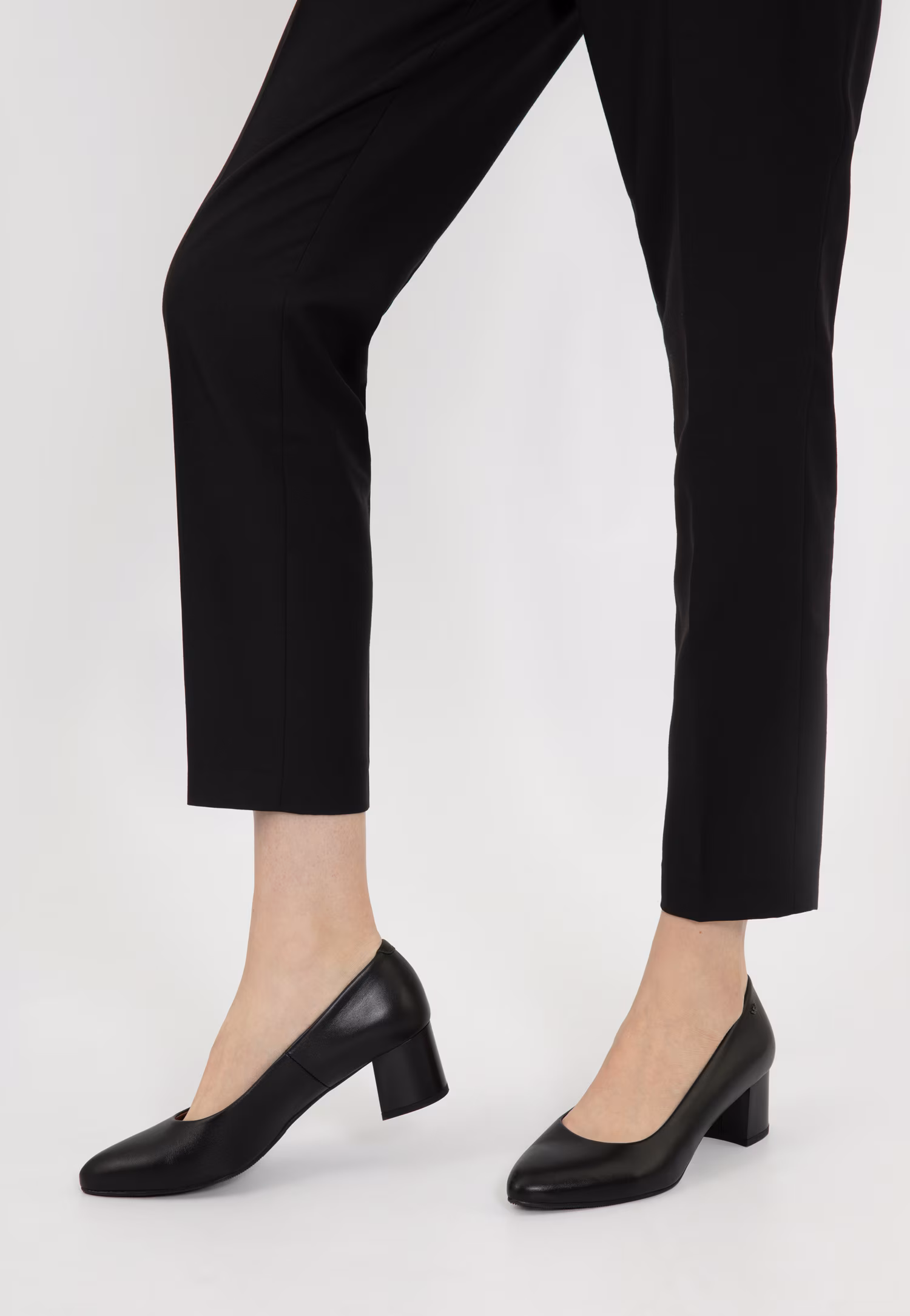 Czarne czółenka damskie ze skóry licowej