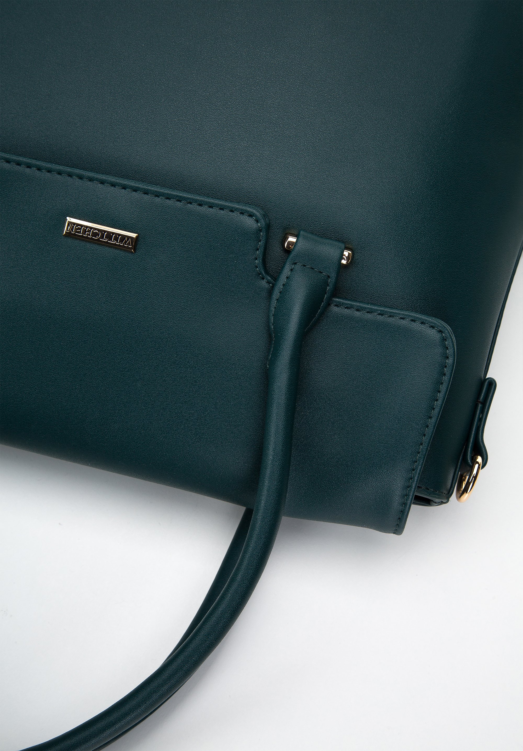 Torebka kuferek z ekoskóry z wyciętą klapą