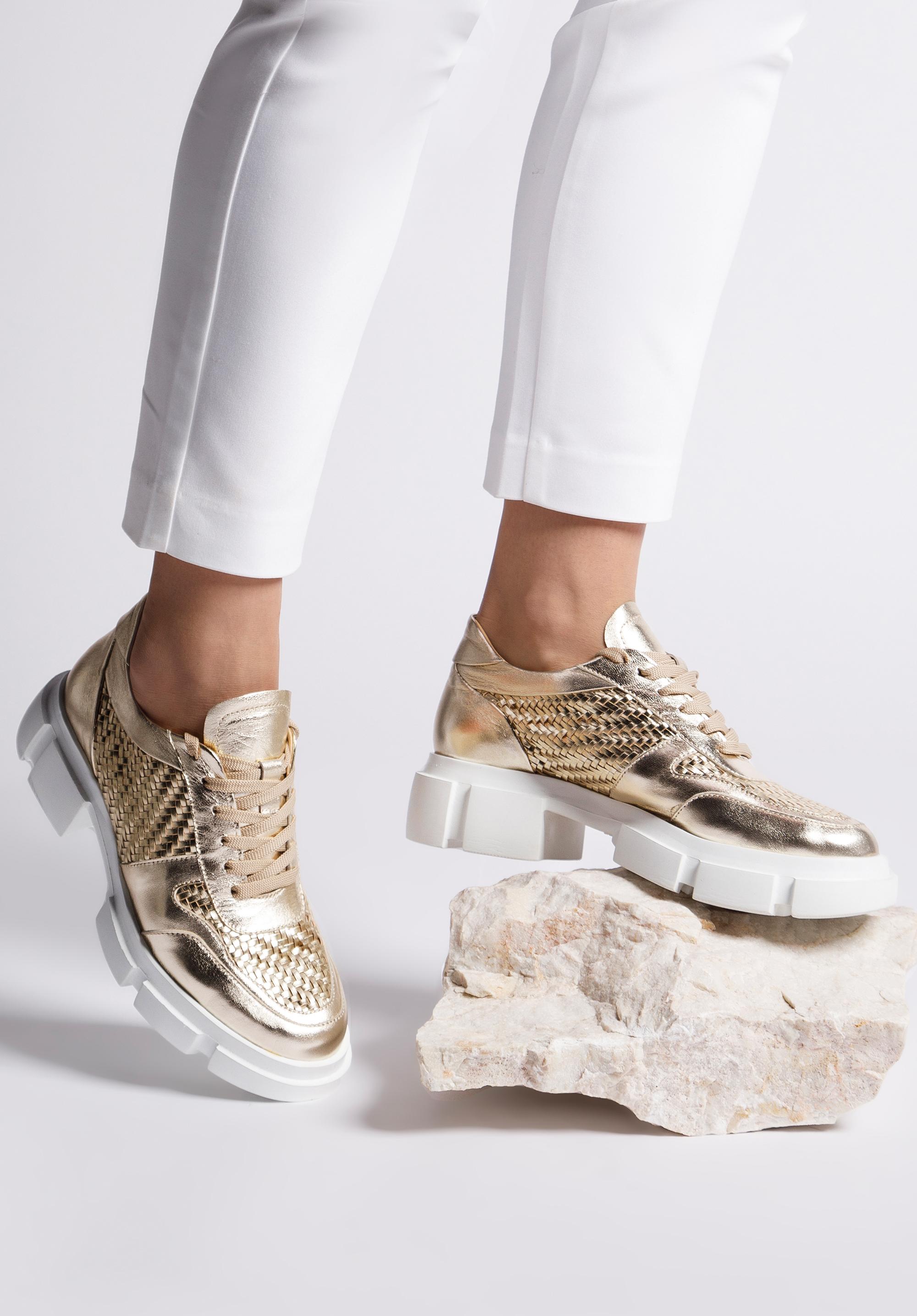 Damskie sneakersy na platformie plecione