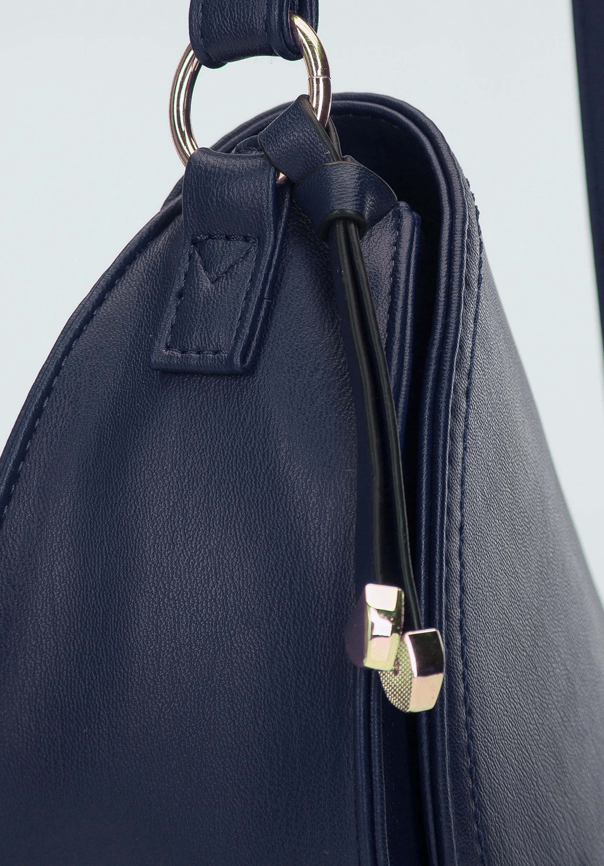 Damska listonoszka z rzemykiem