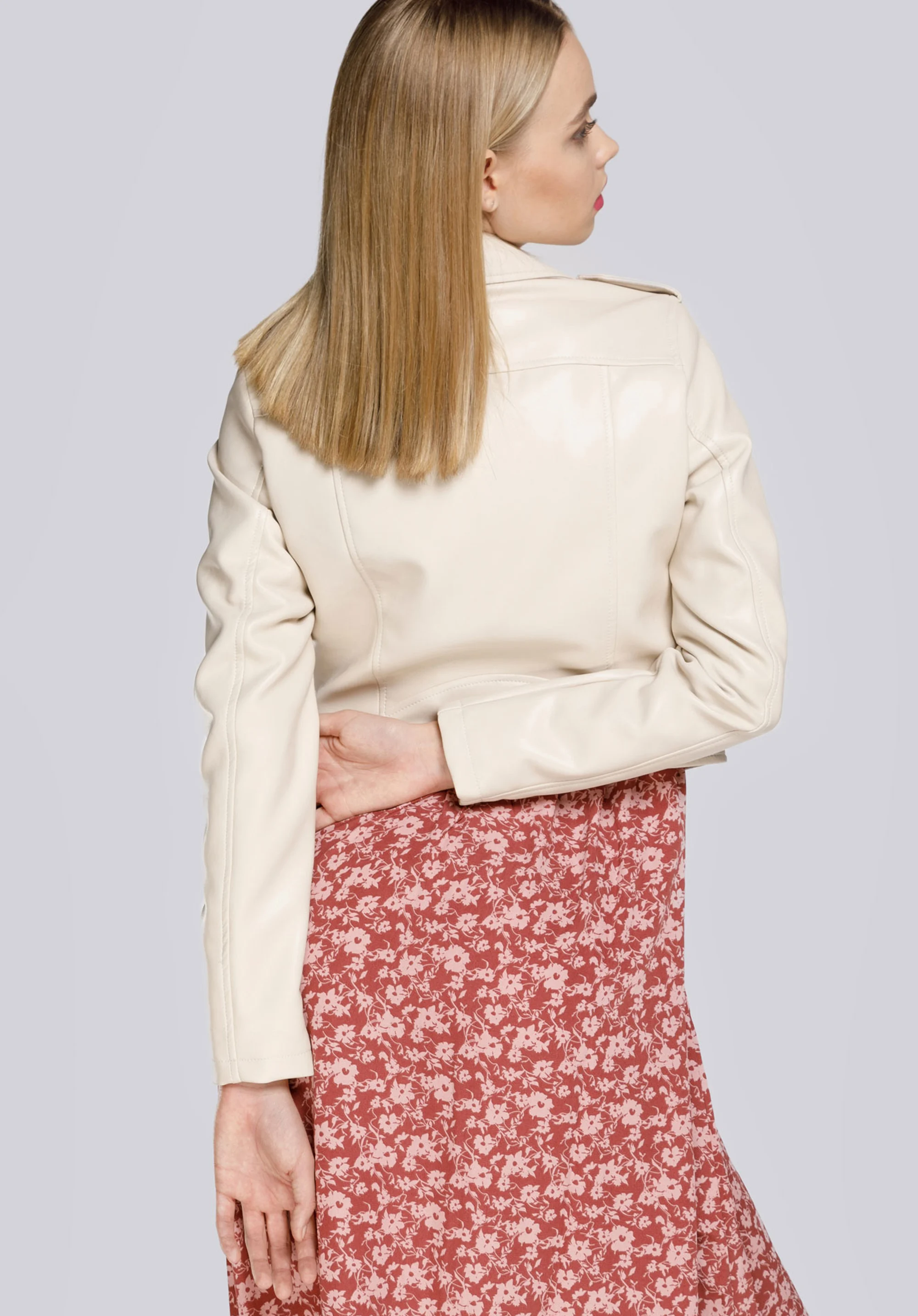 Damska ramoneska o fasonie cropped