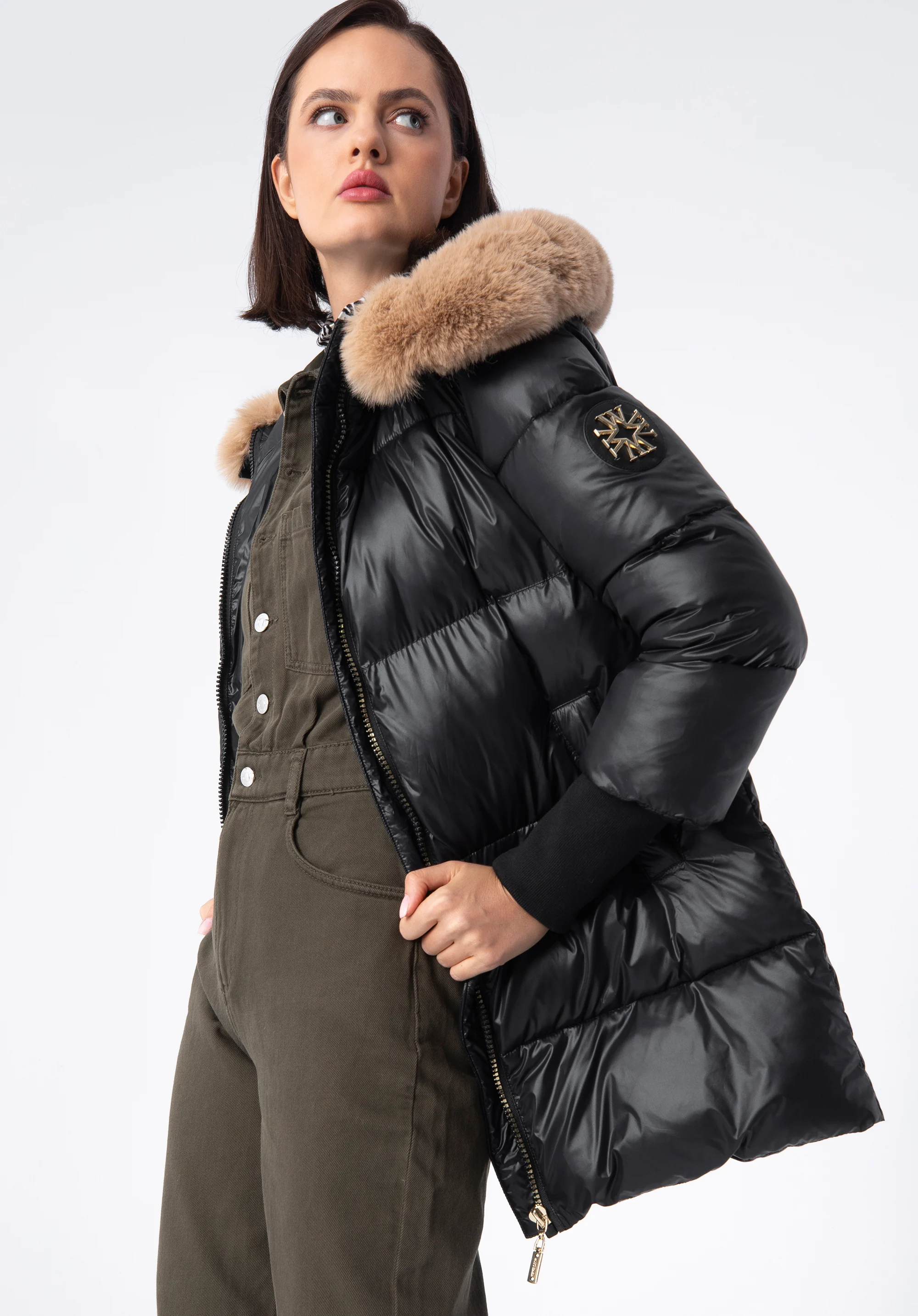 Damska kurtka pikowana z nylonu z kapturem