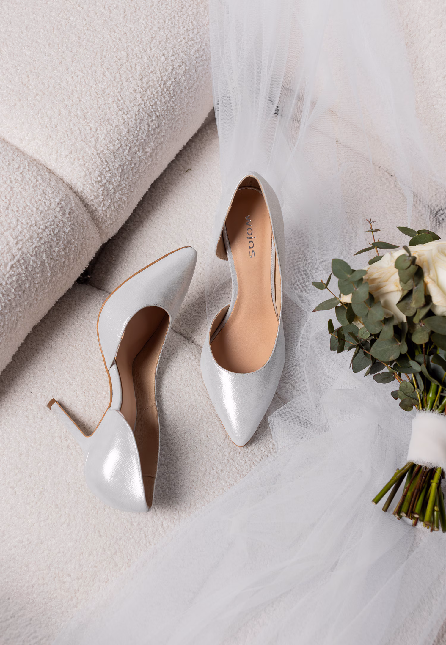 Srebrne eleganckie czółenka na szpilce