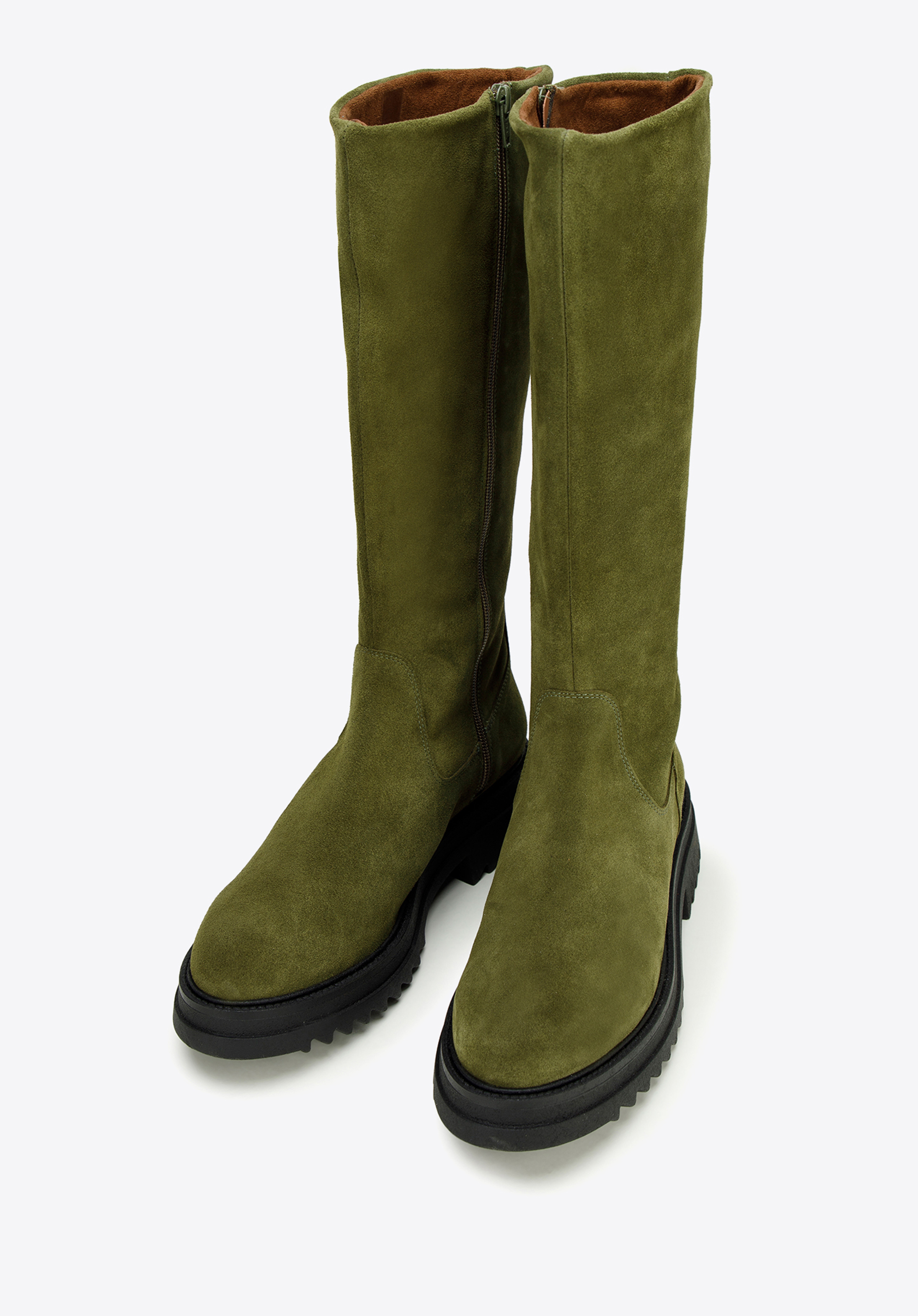 Kozaki zamszowe na platformie