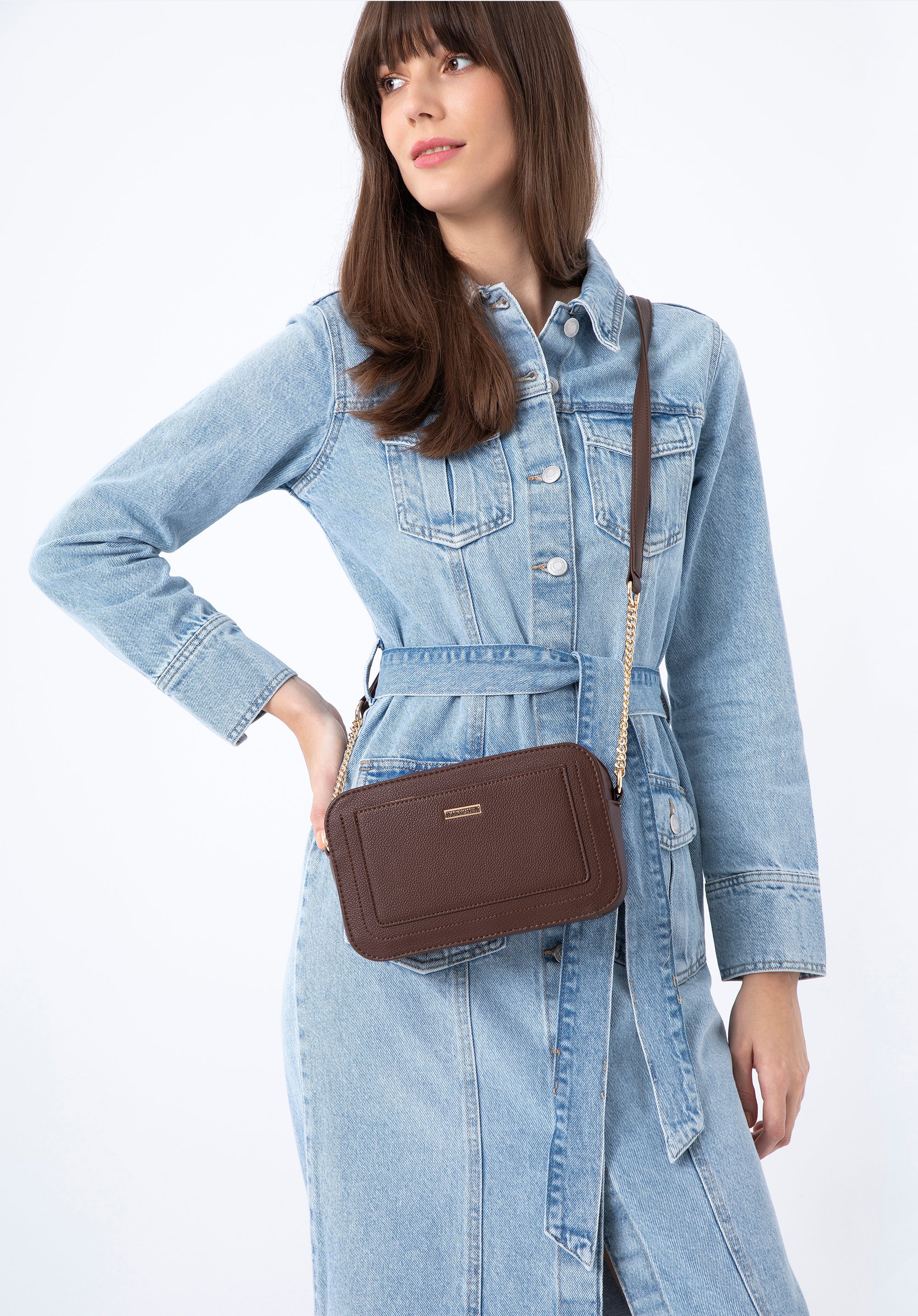 Damska listonoszka pudełkowa z obszytą kieszenią