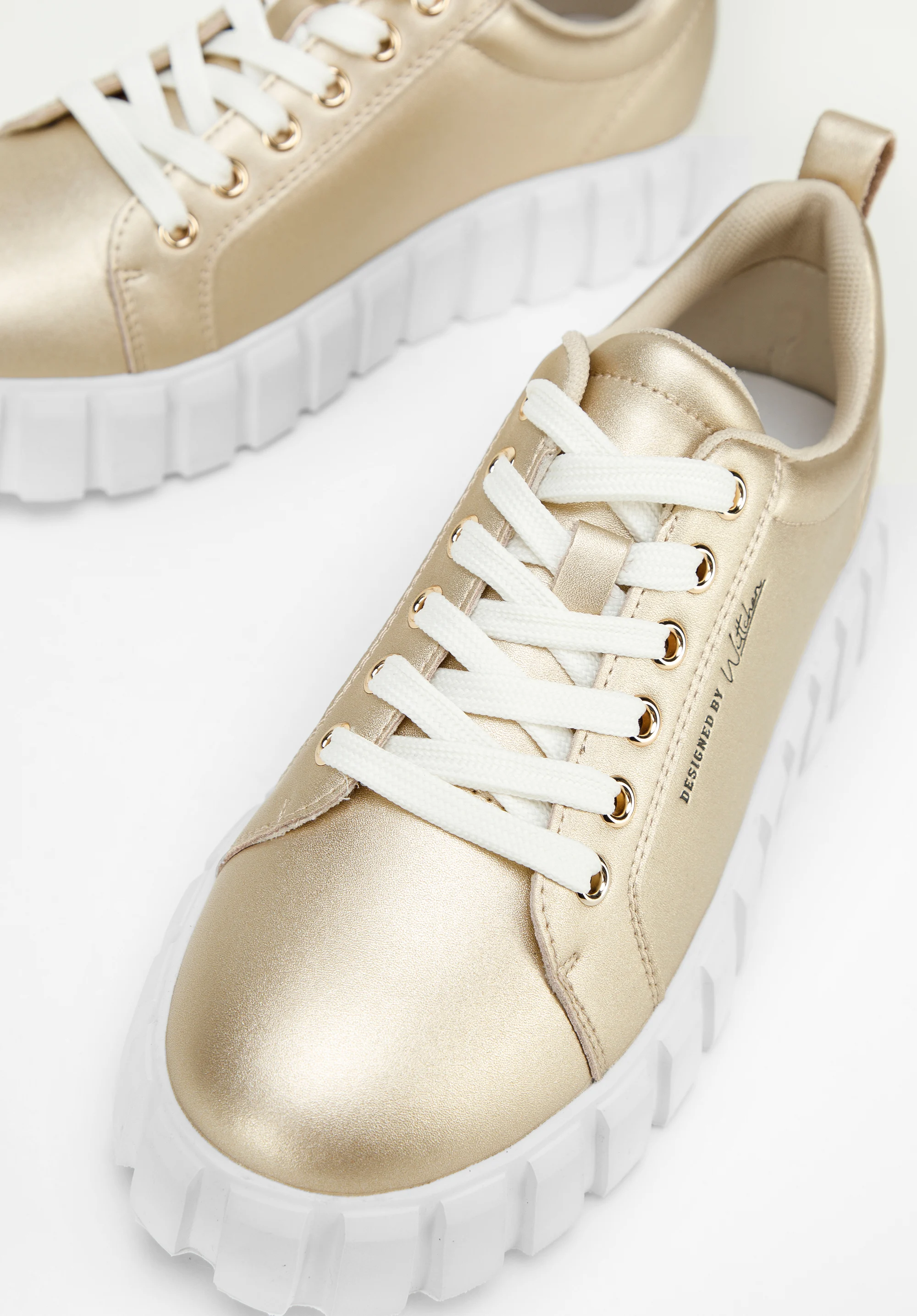 Damskie sneakersy skórzane na grubej platformie