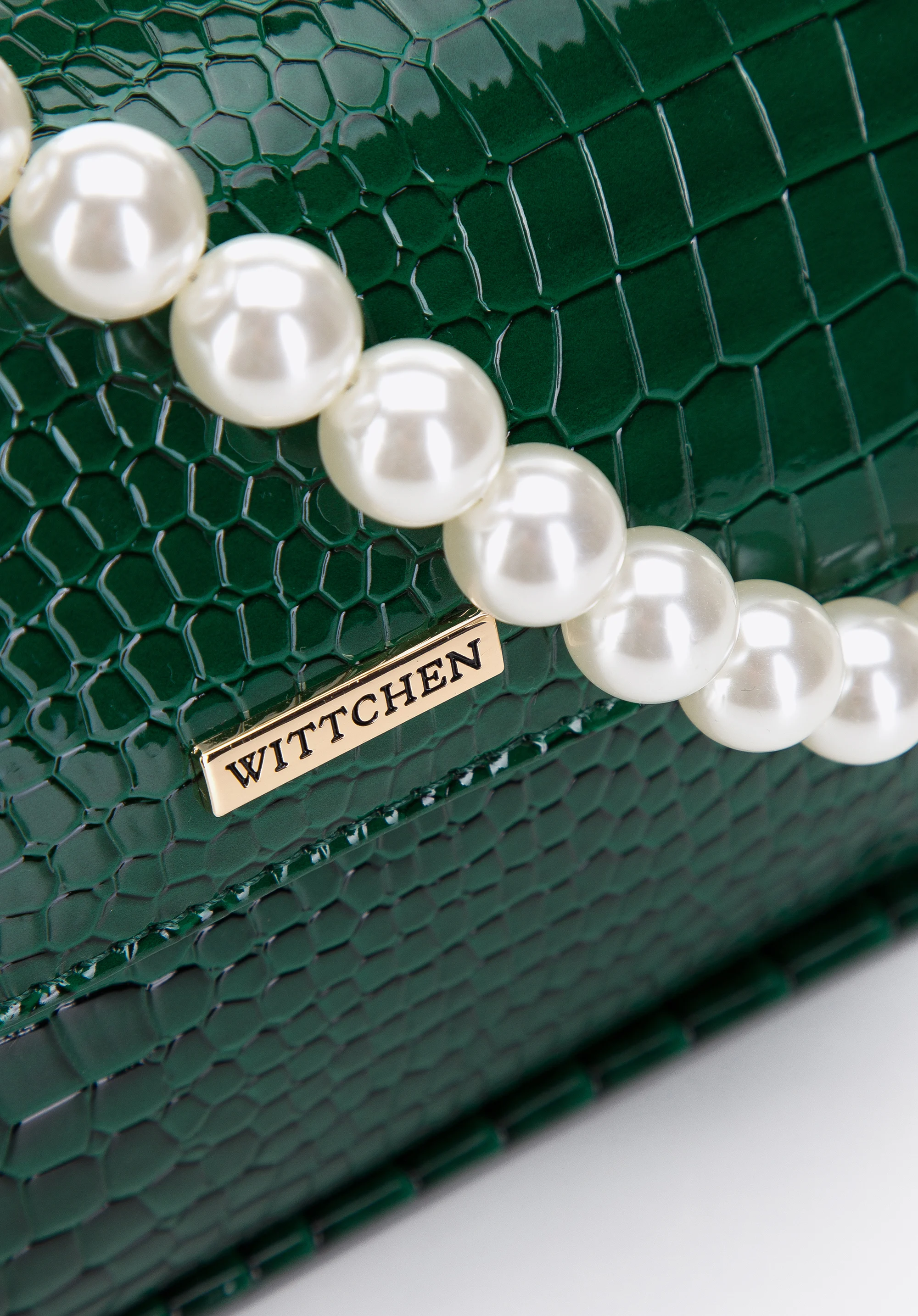 Damska minitorebka z rączką z koralików