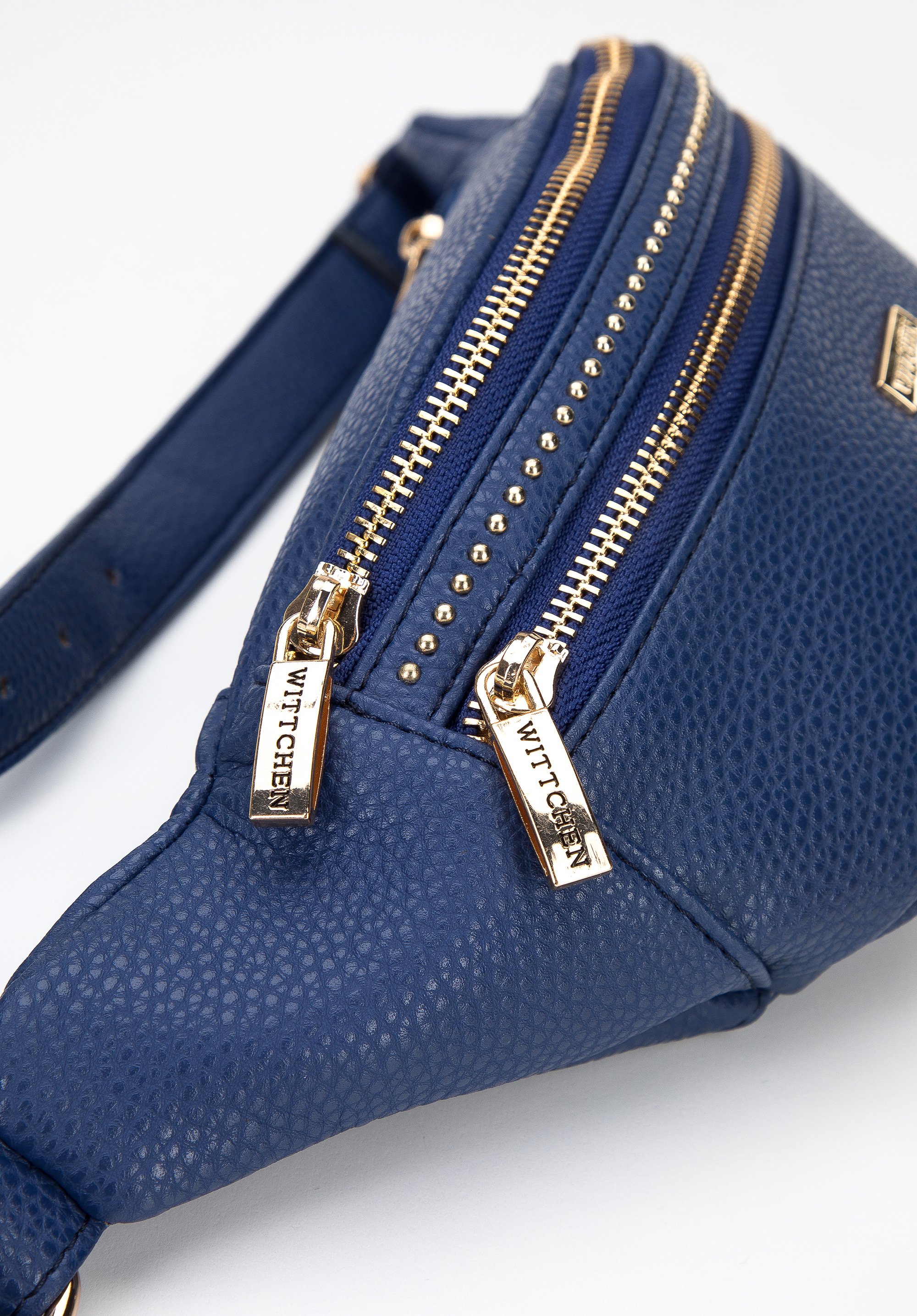 Damska torebka nerka z nitami