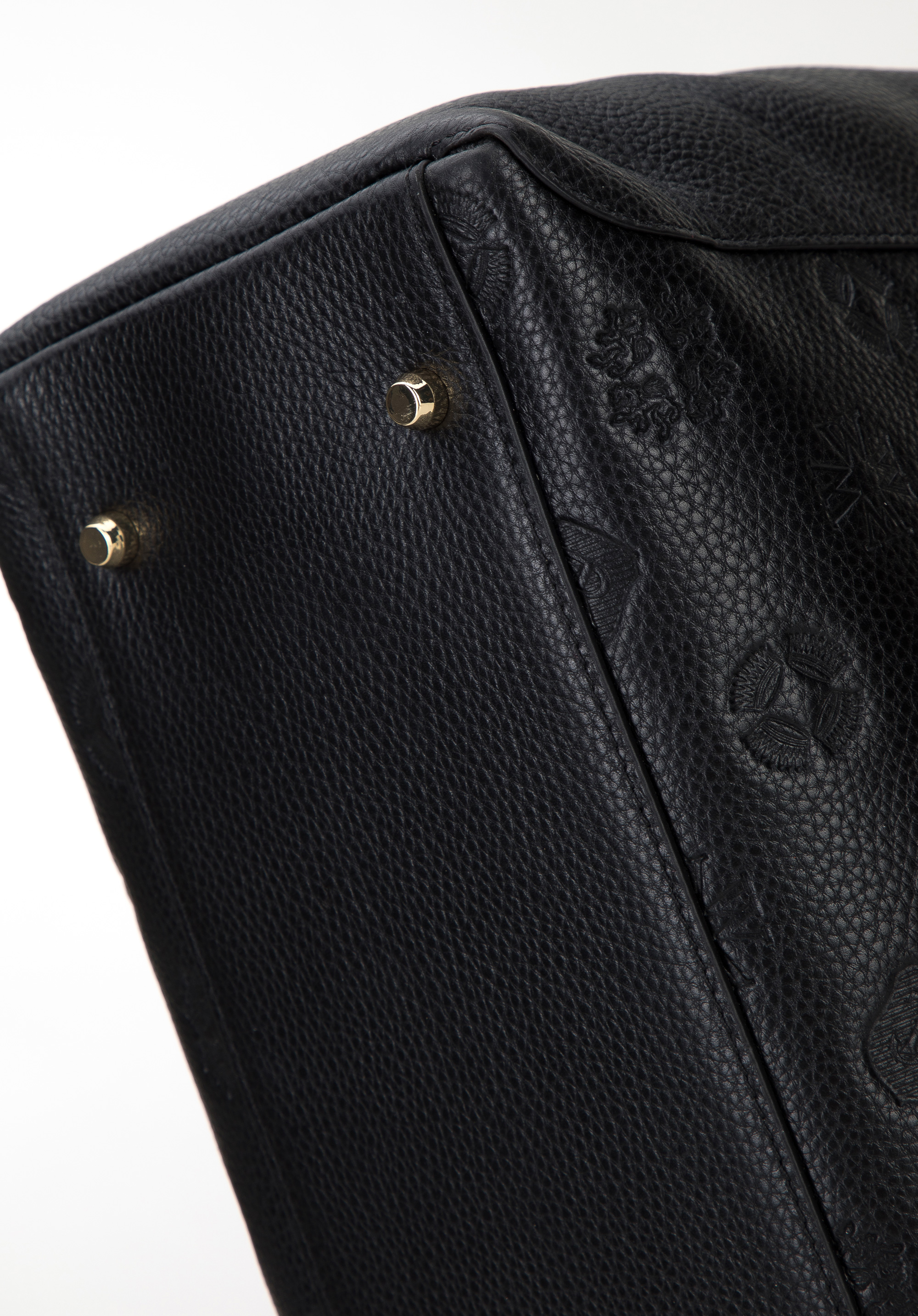 Torebka worek ze skóry w monogram z chwostem