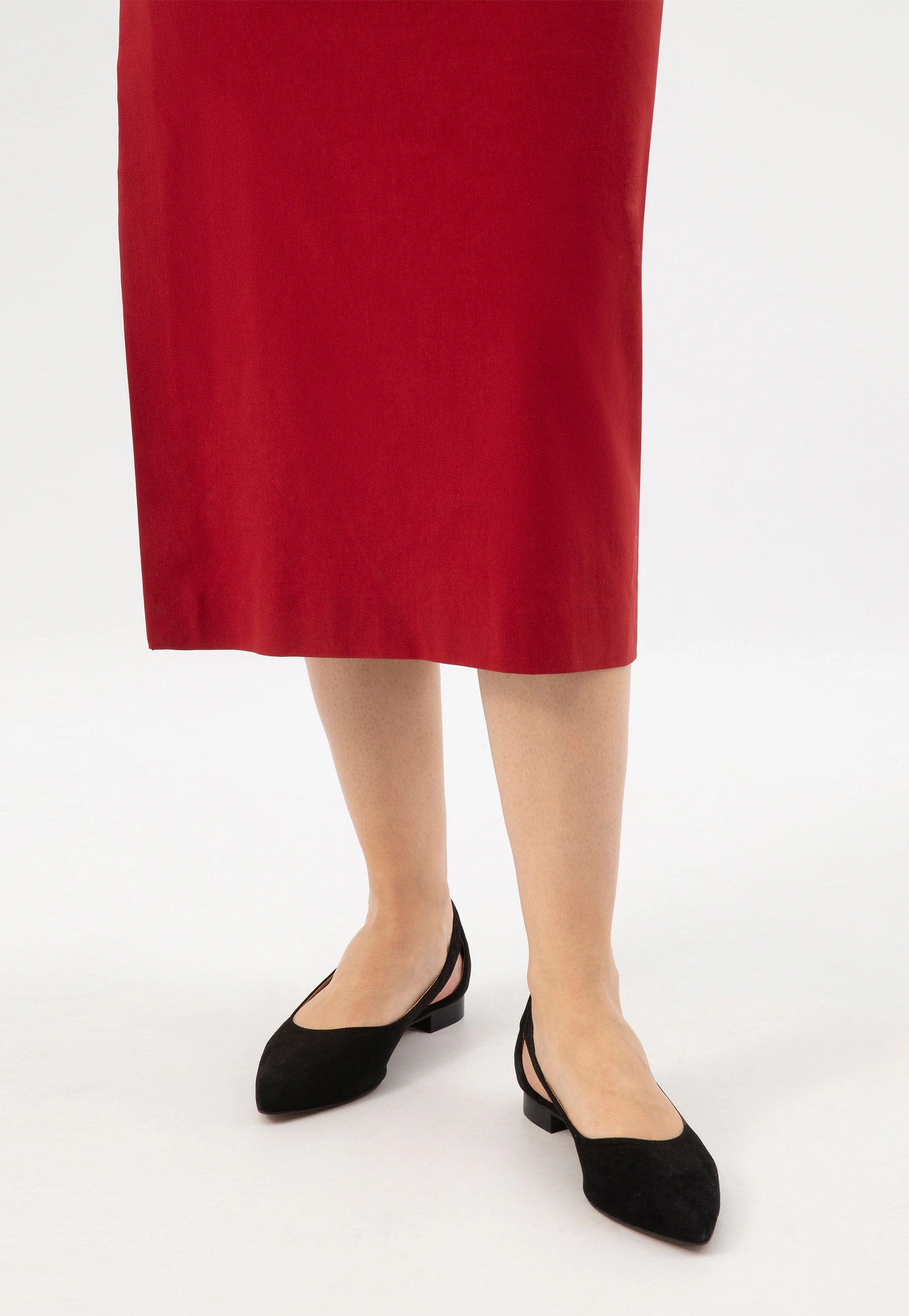 Czarne czółenka damskie z wycięciami i noskiem w szpic