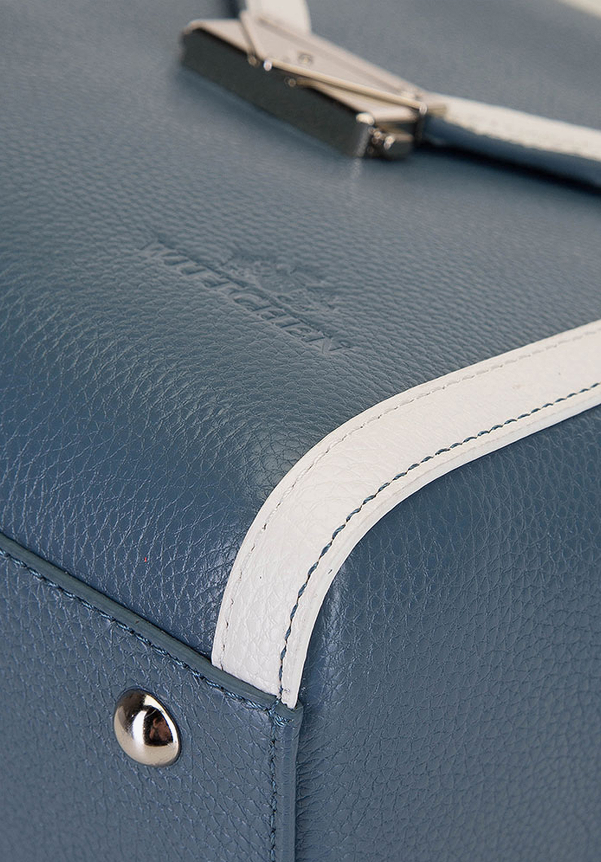 Damski plecak skórzany z kopertową klapą