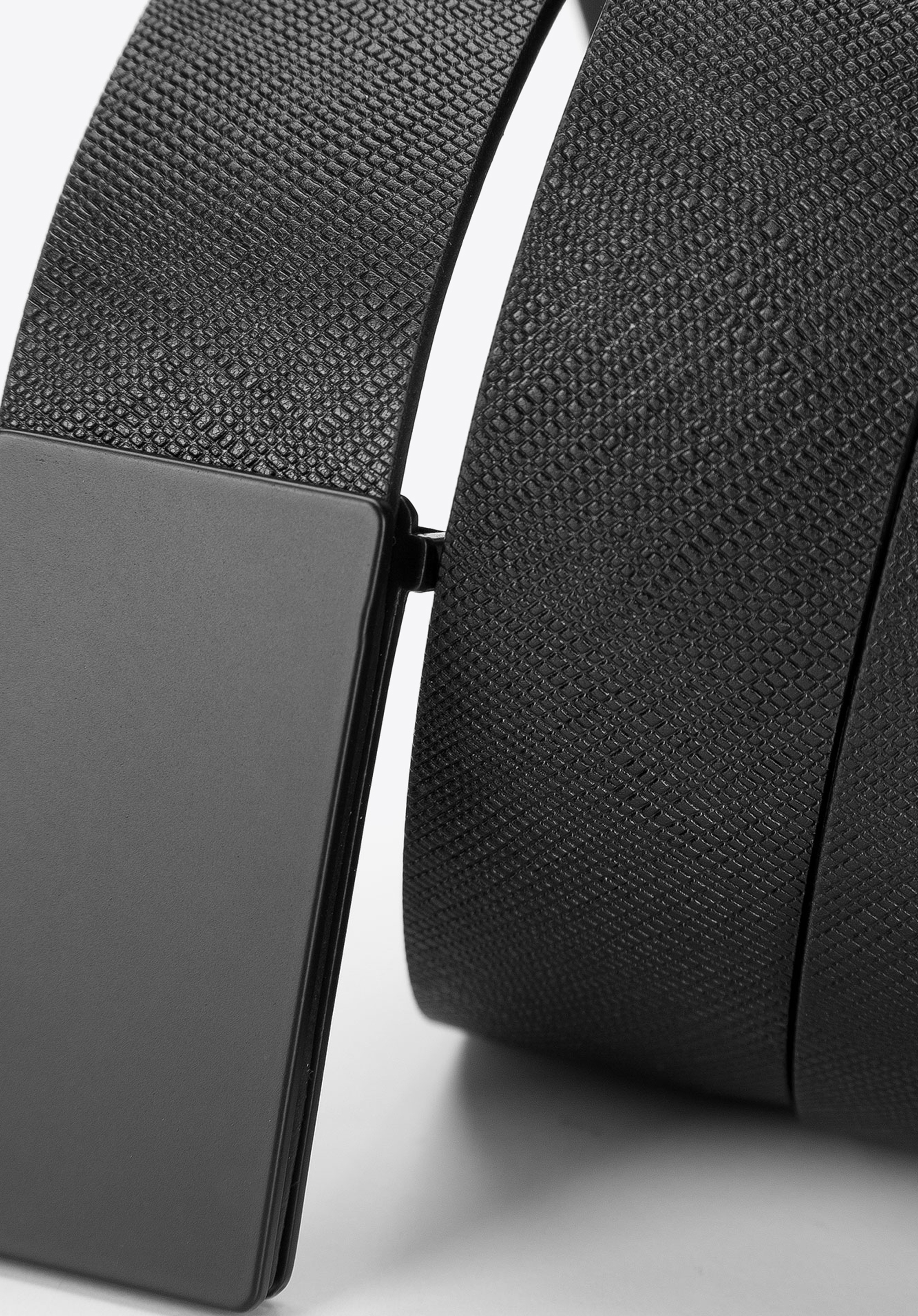 Męski pasek z tłoczonej skóry z matową klamrą