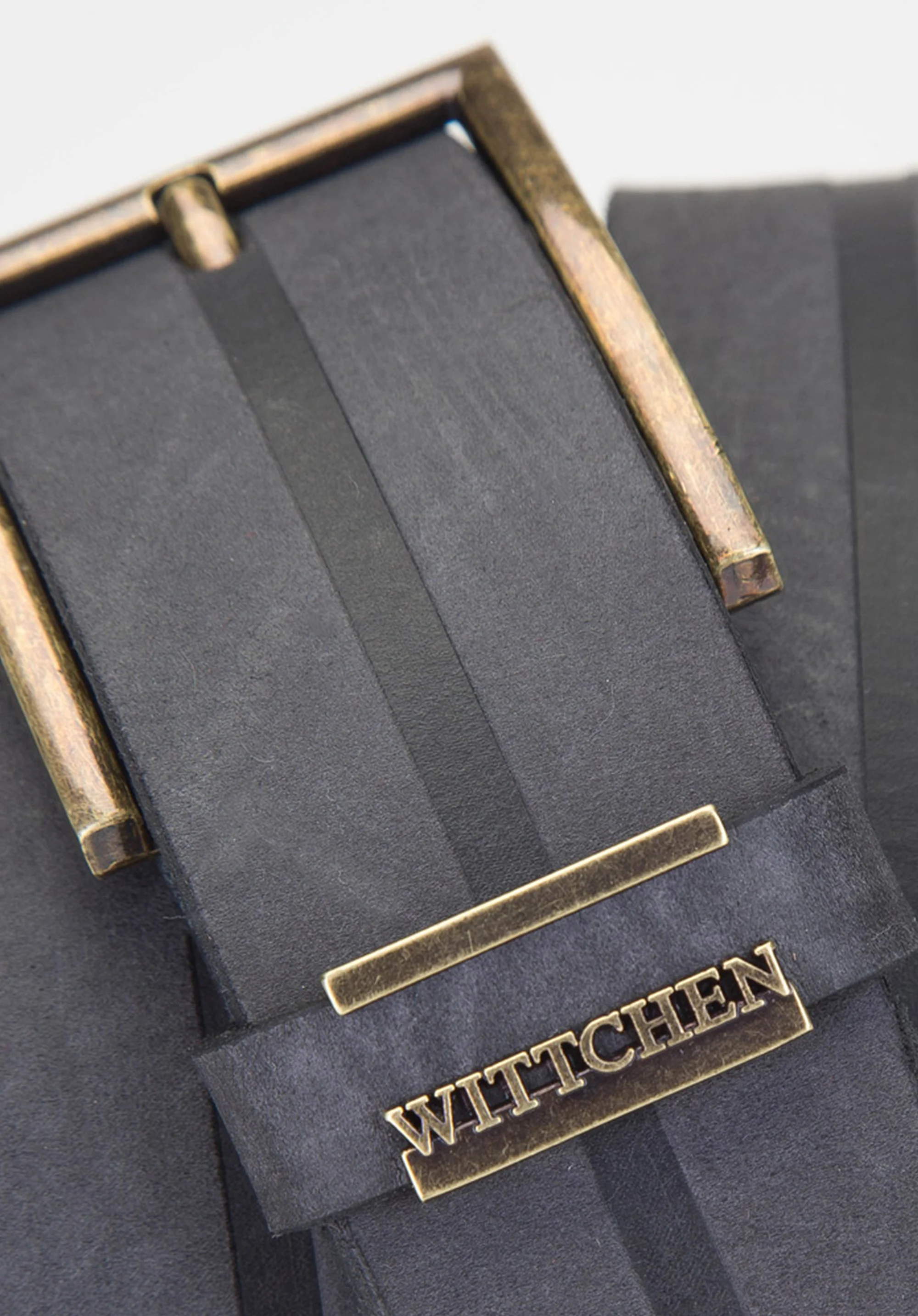 Męski pasek z nubuku z tłoczoną linią