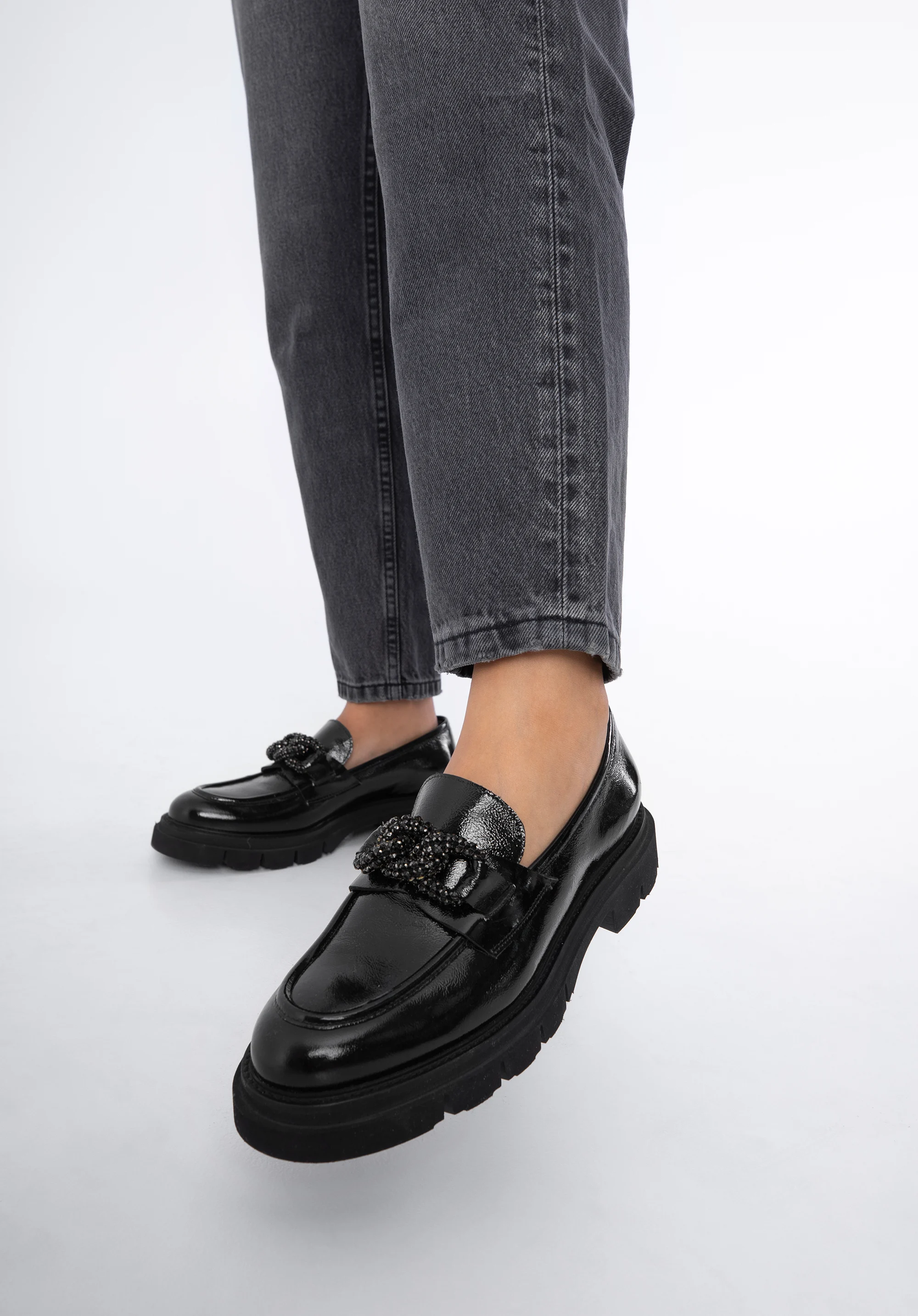 Damskie mokasyny skórzane z łańcuchem z kryształków