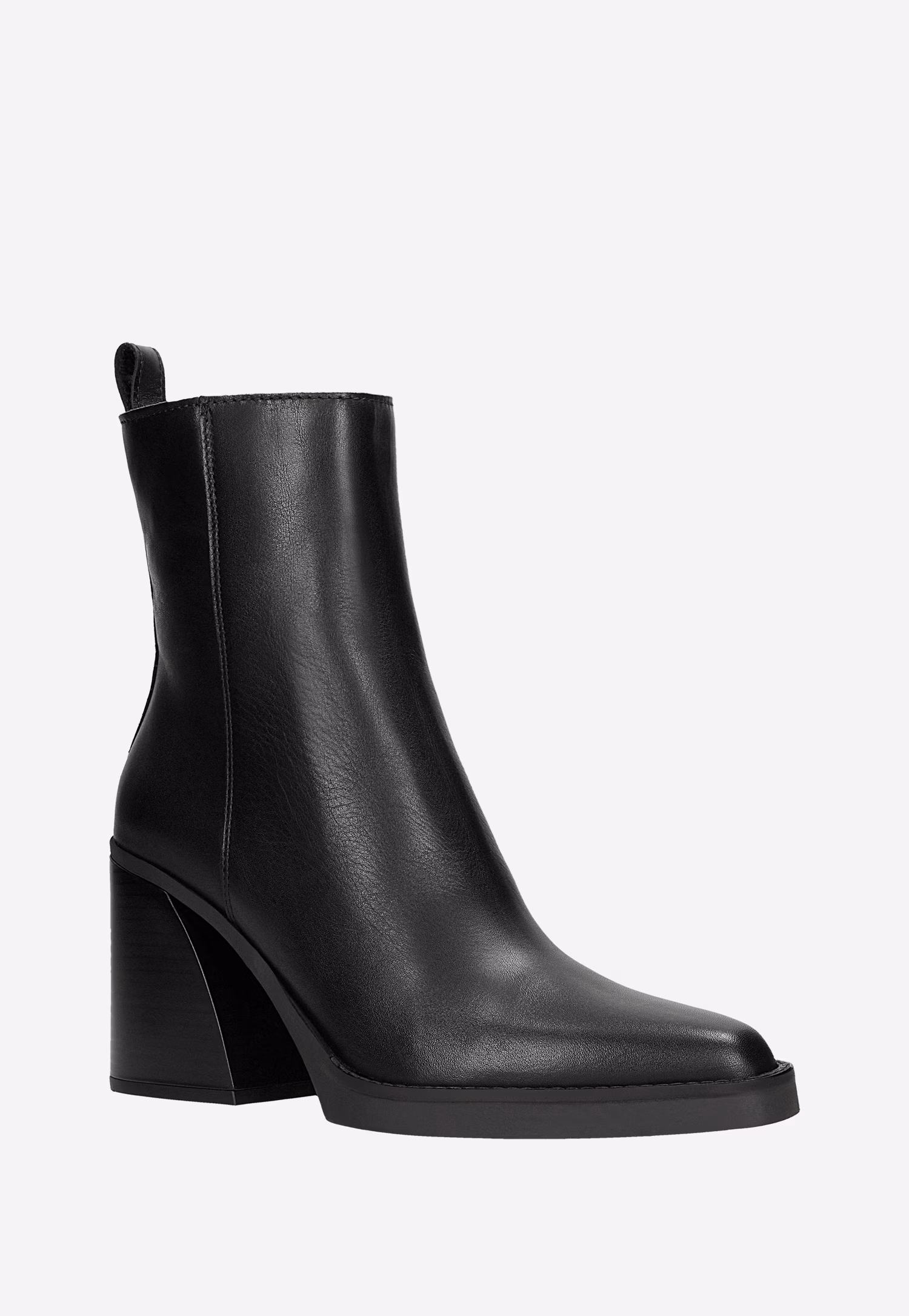 Czarne skórzane botki damskie ze ściętym obcasem