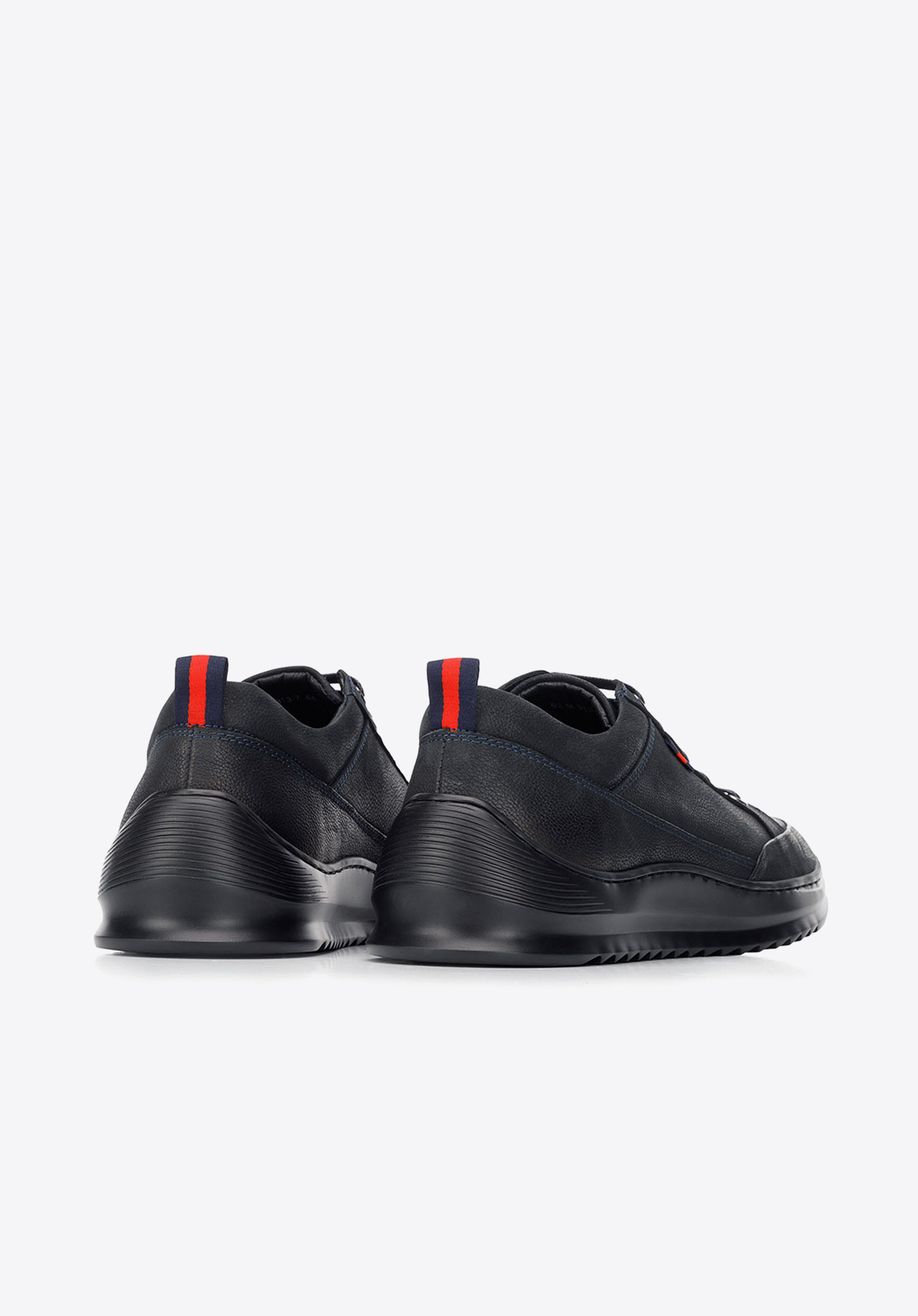 Męskie sneakersy z nubuku na grubej podeszwie