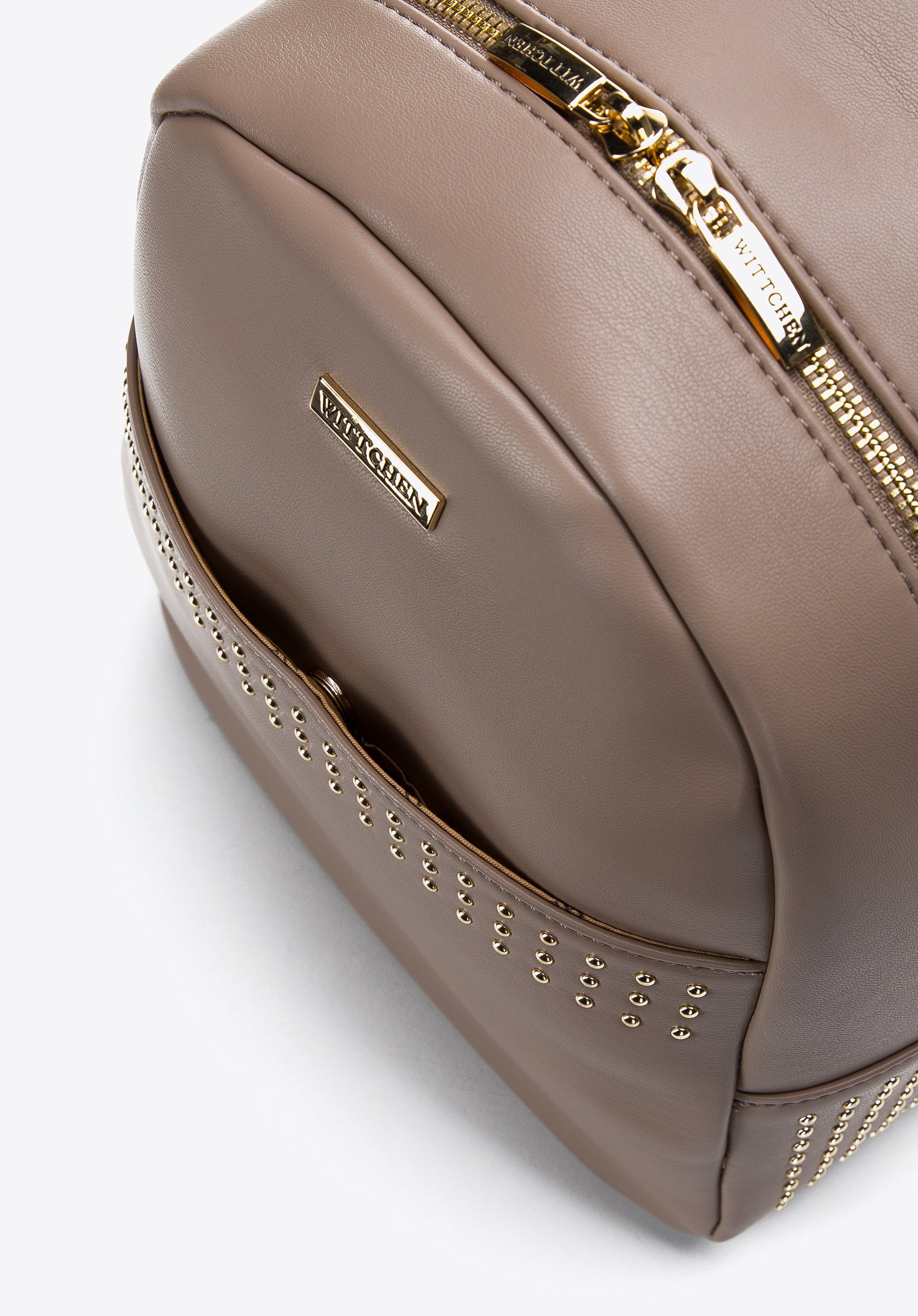 Damski plecak z ekoskóry z nitami