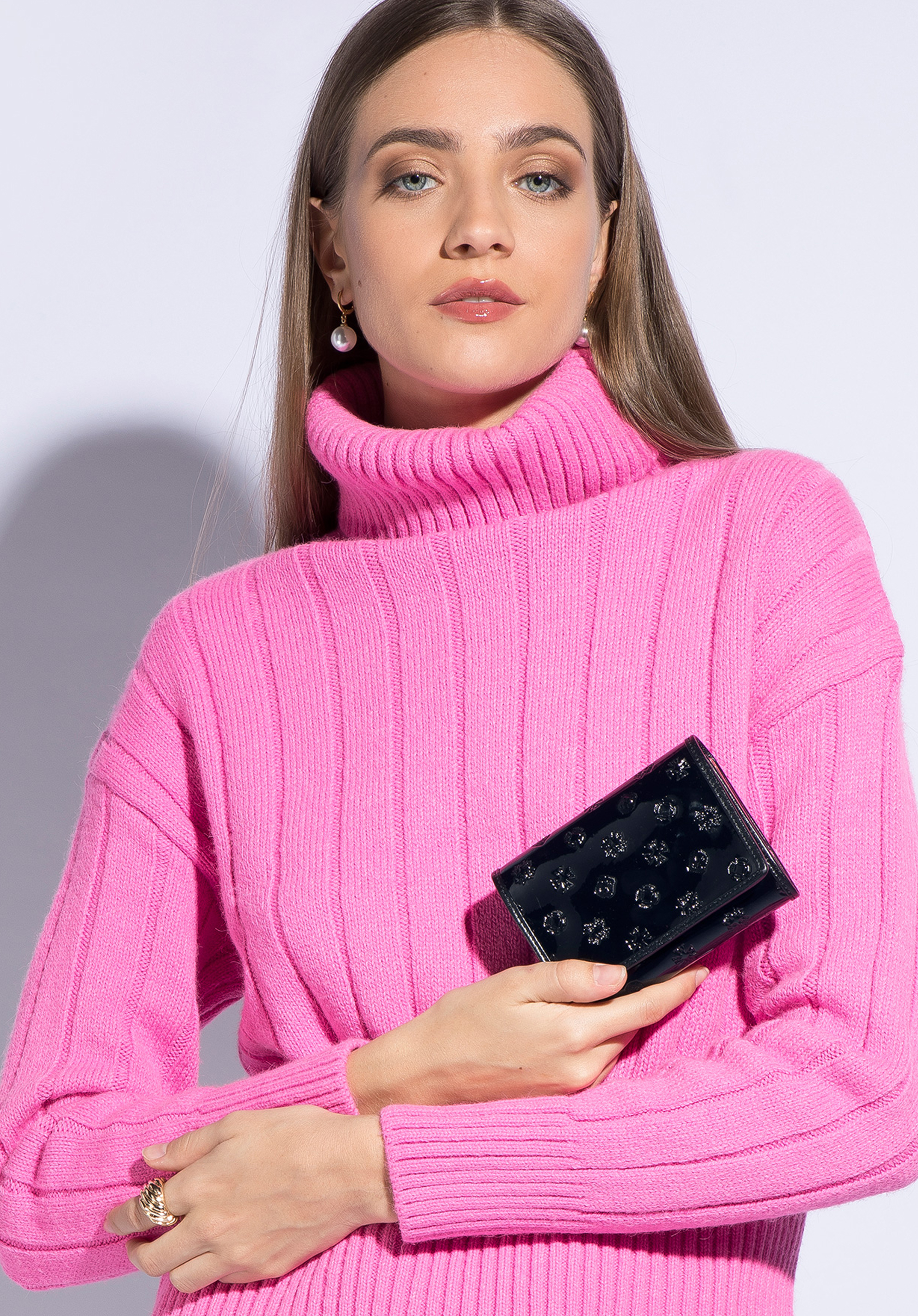 Damski portfel z lakierowanej skóry z monogramem mały