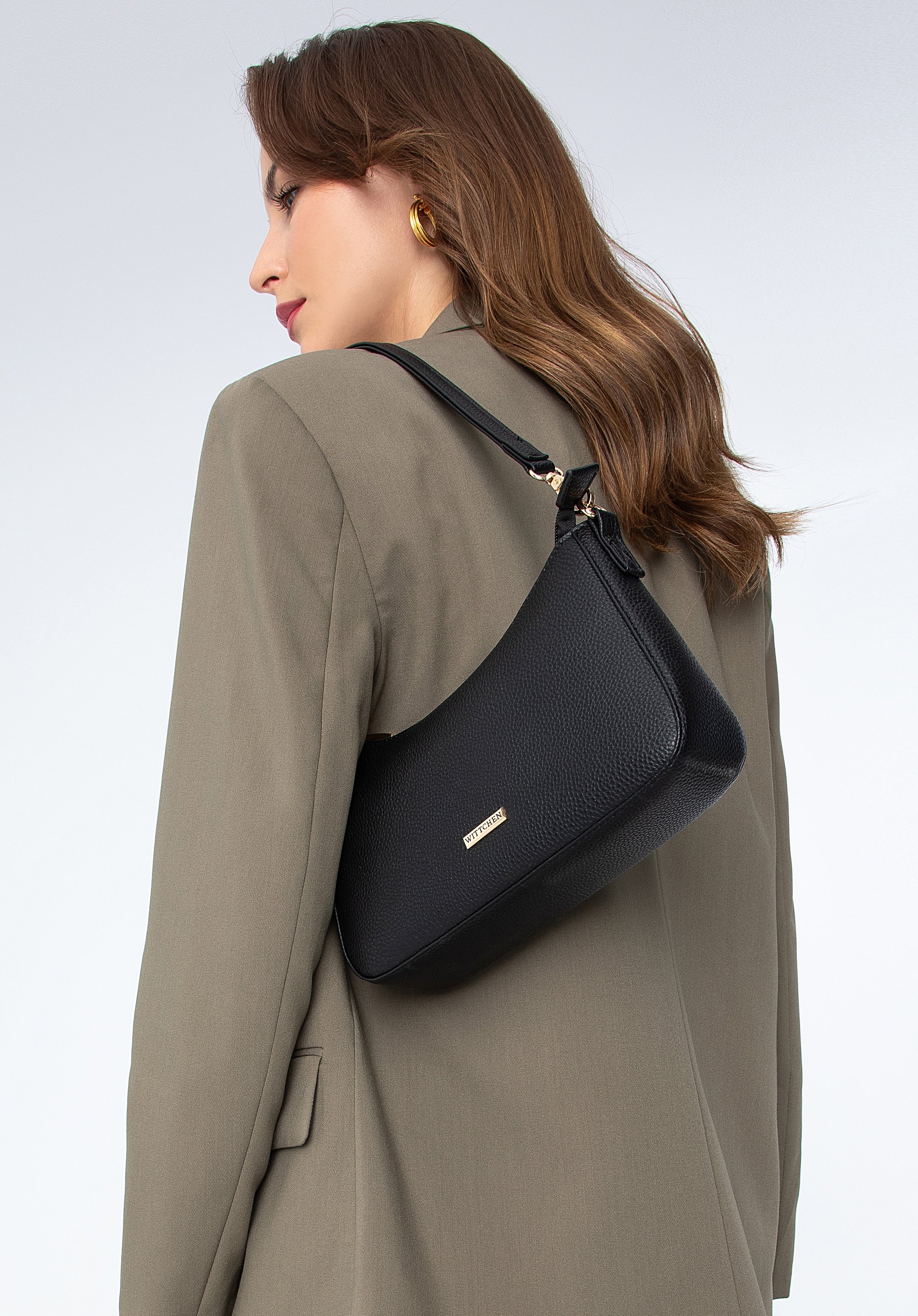 Damska torebka bagietka z groszkowanej ekoskóry z łańcuszkiem