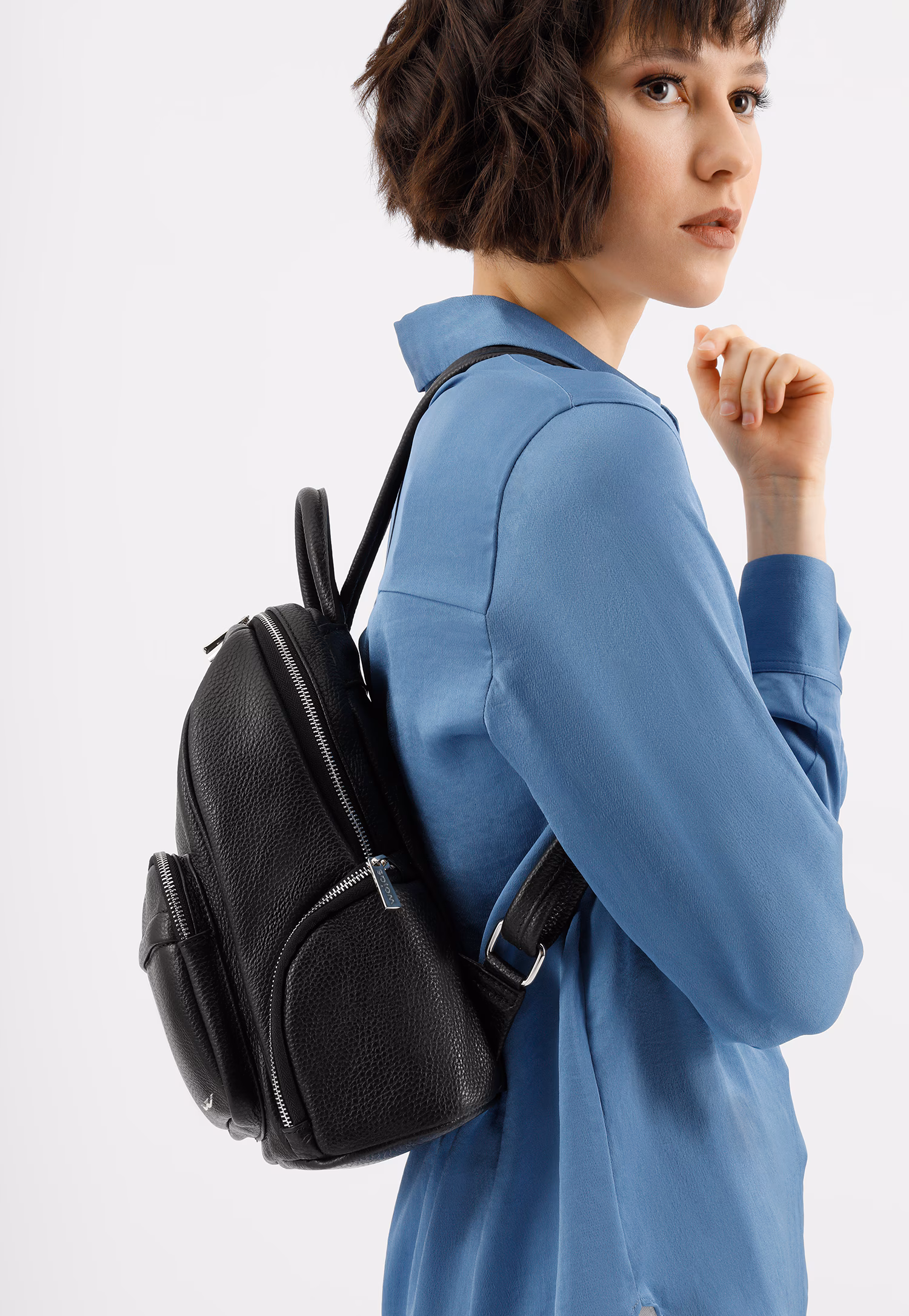 Czarny pojemny plecak damski ze skóry licowej