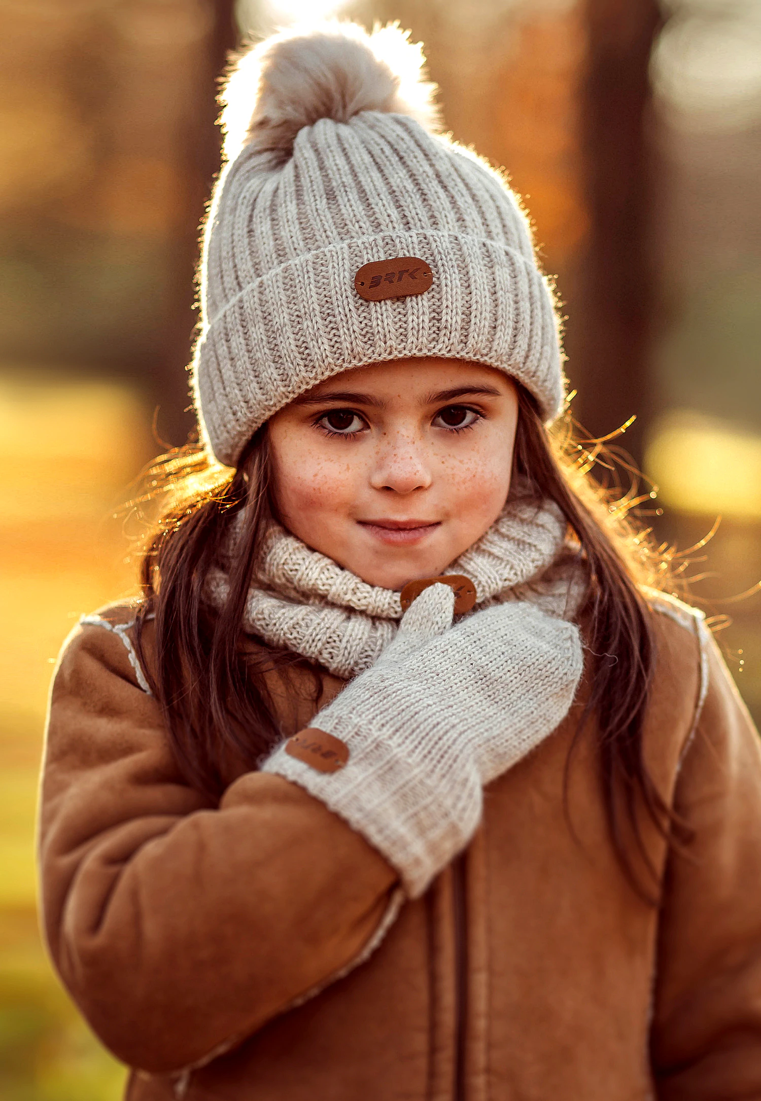 Zimowy zestaw BARTEK 85601-14 - czapka z pomponem + komin + rękawiczki