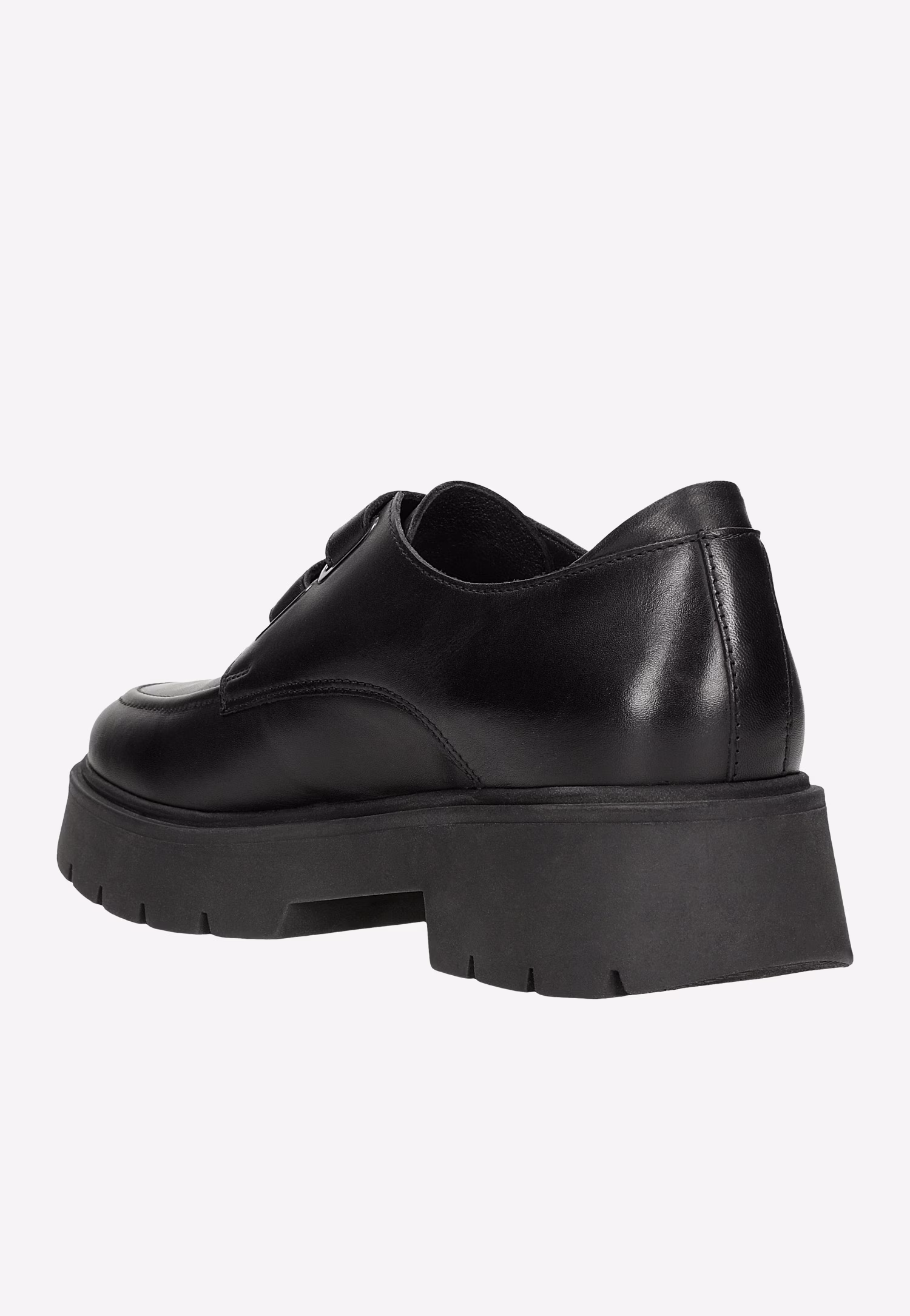 Czarne skórzane półbuty damskie na grubej podeszwie