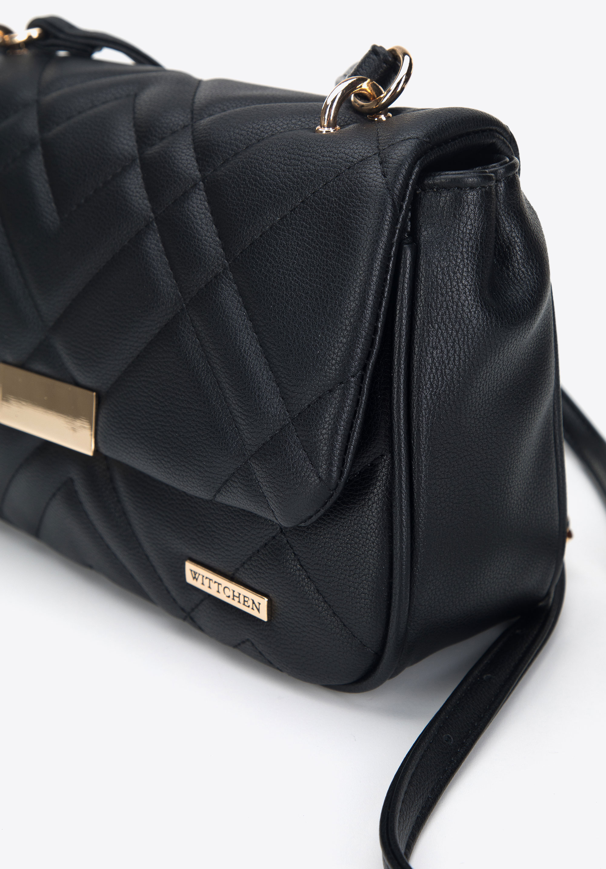 Damska listonoszka z ukośnie pikowanej ekoskóry