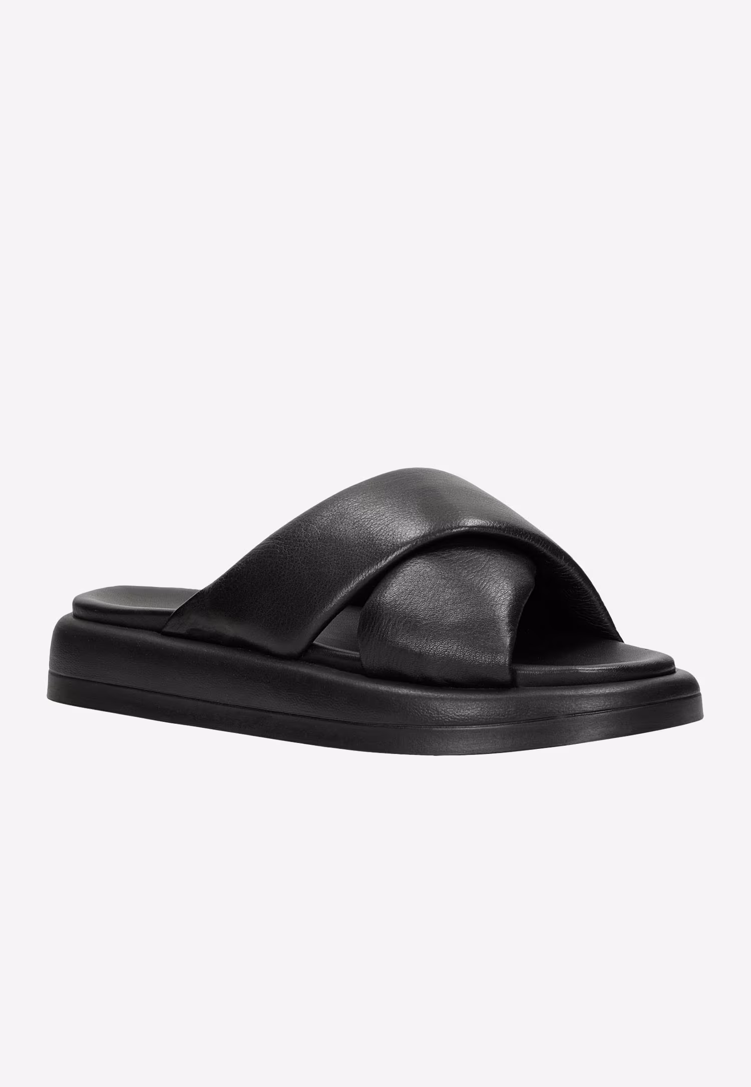 Czarne klapki damskie na grubej podeszwie